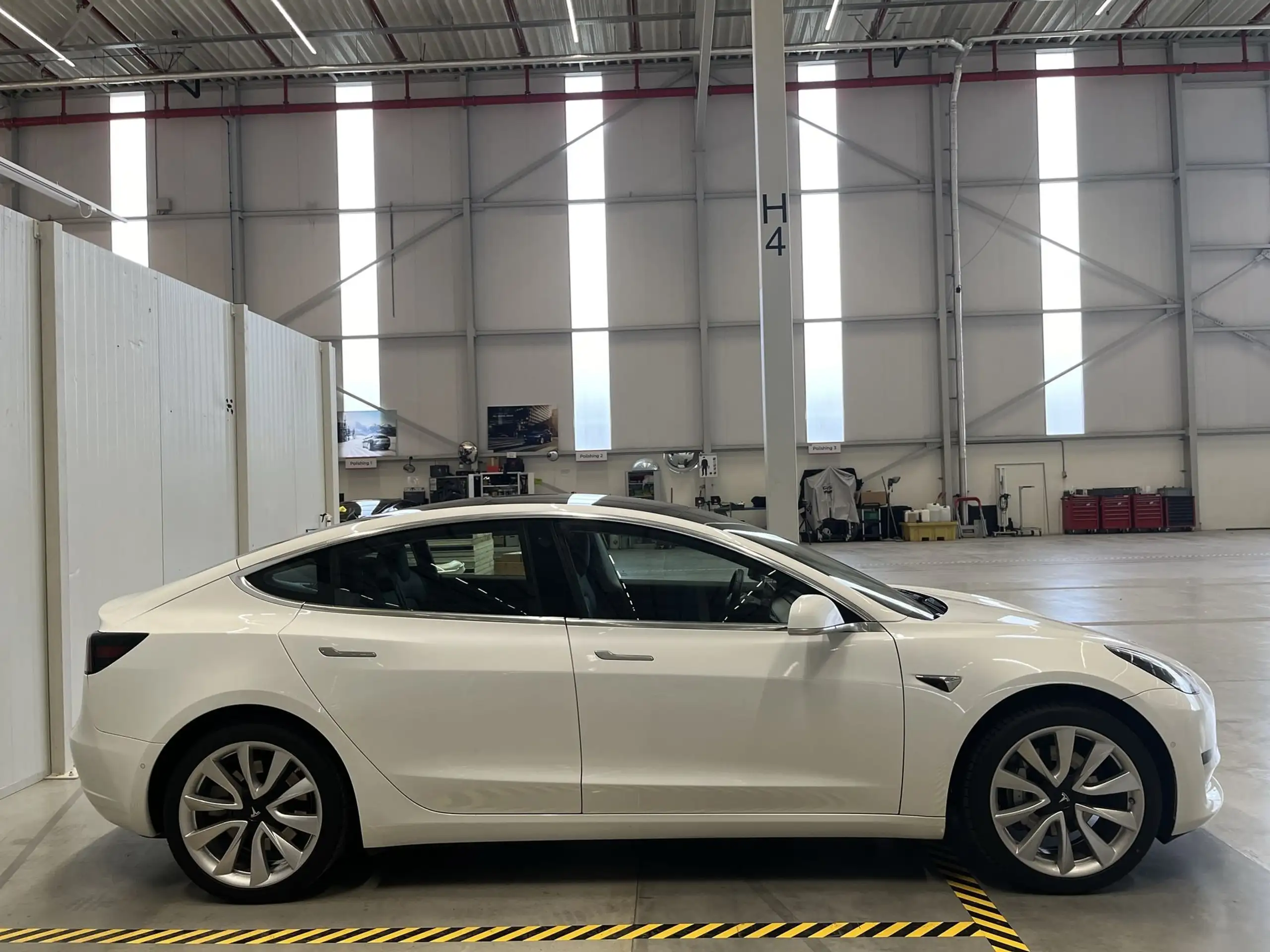 Tesla - Model 3