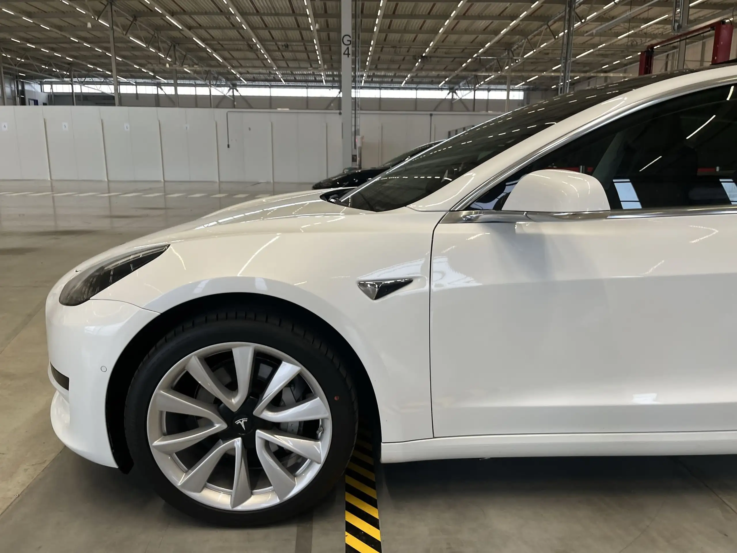 Tesla - Model 3