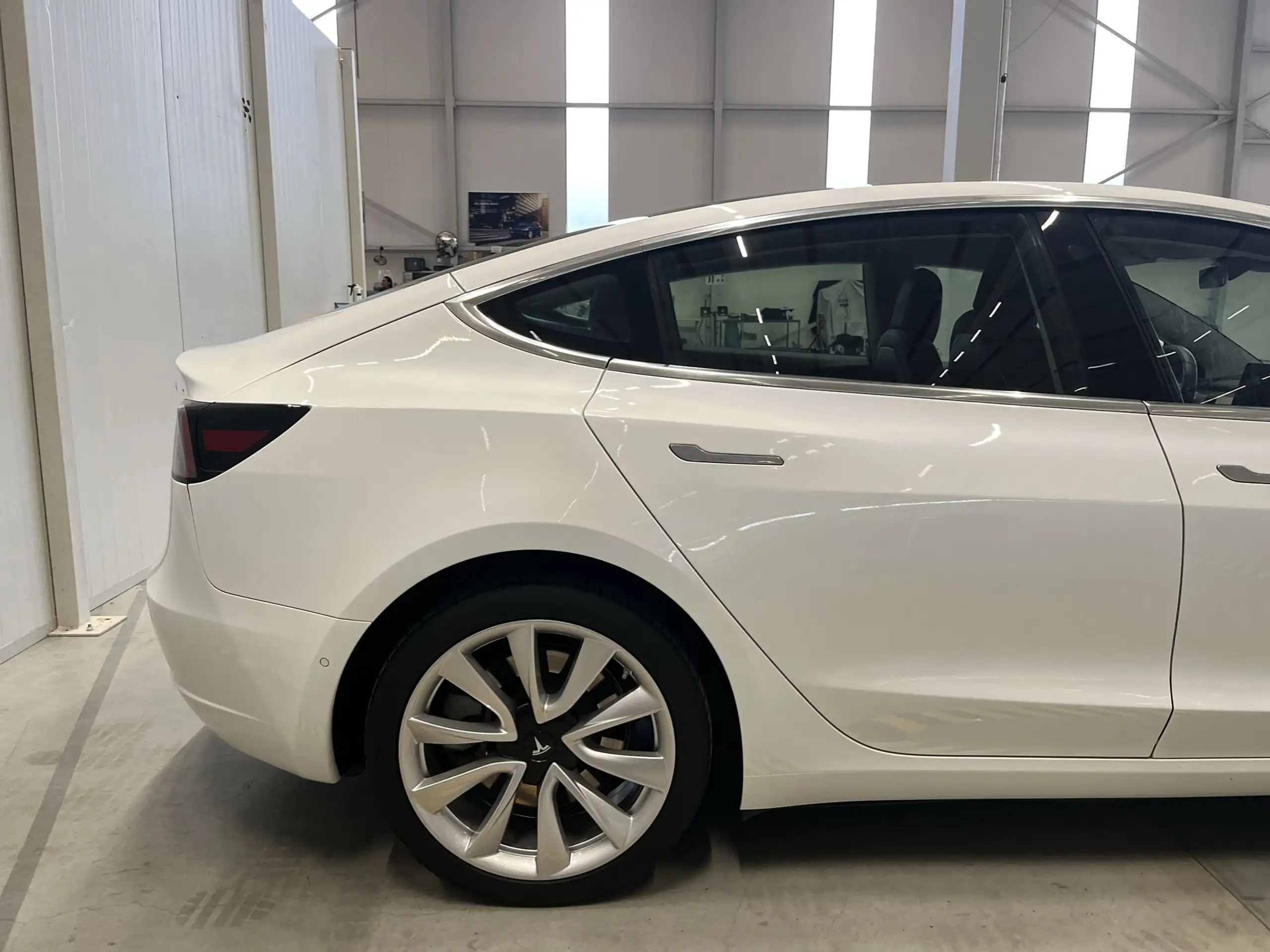 Tesla - Model 3