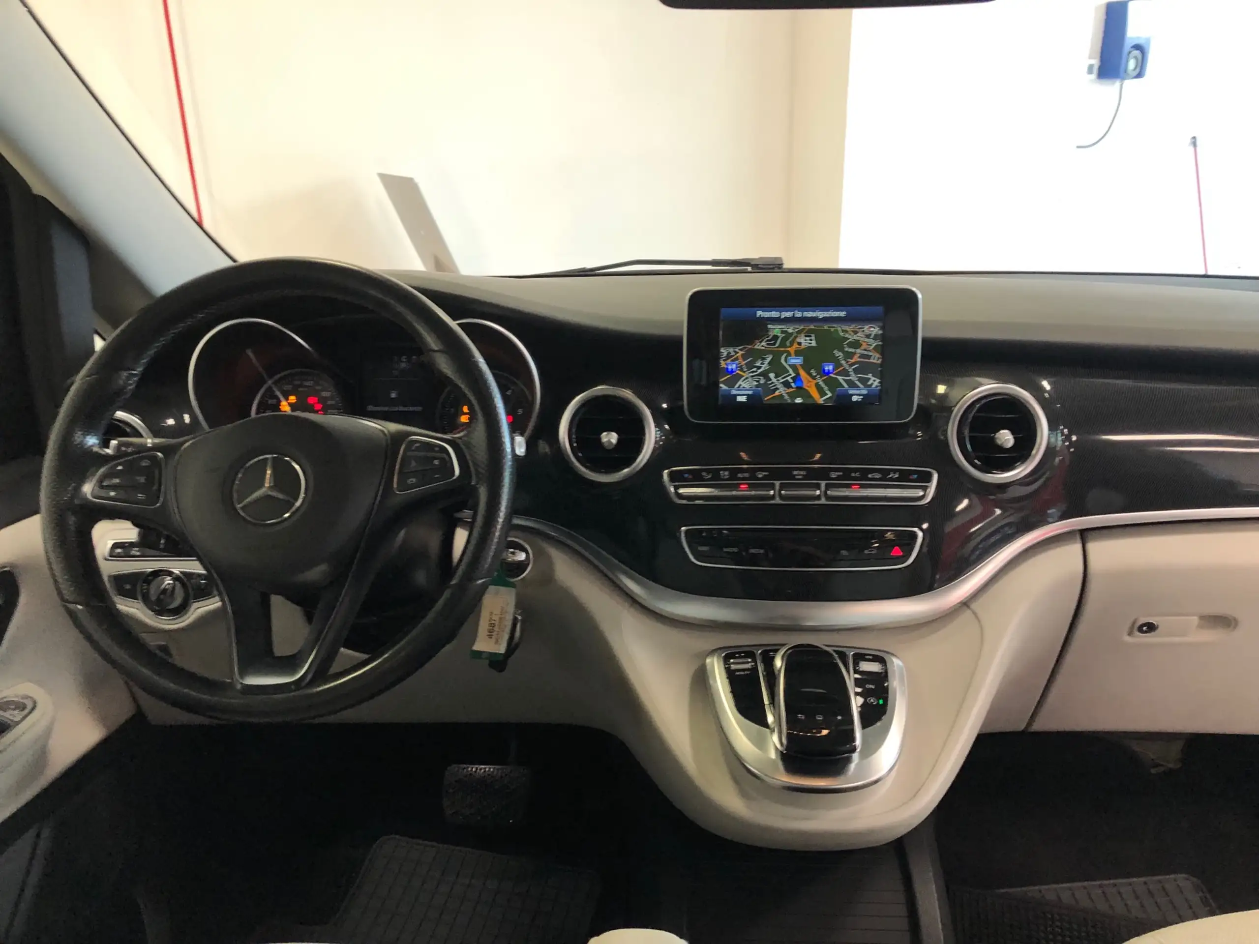 Mercedes-Benz - V