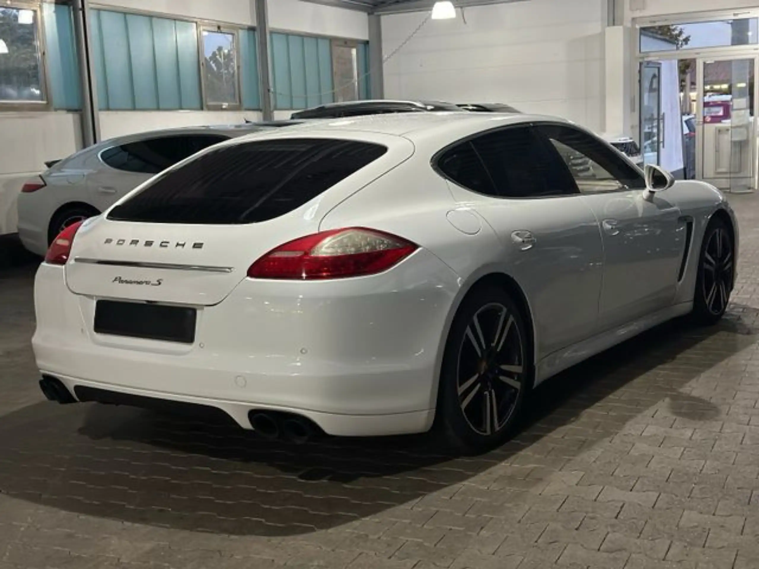 Porsche - Panamera