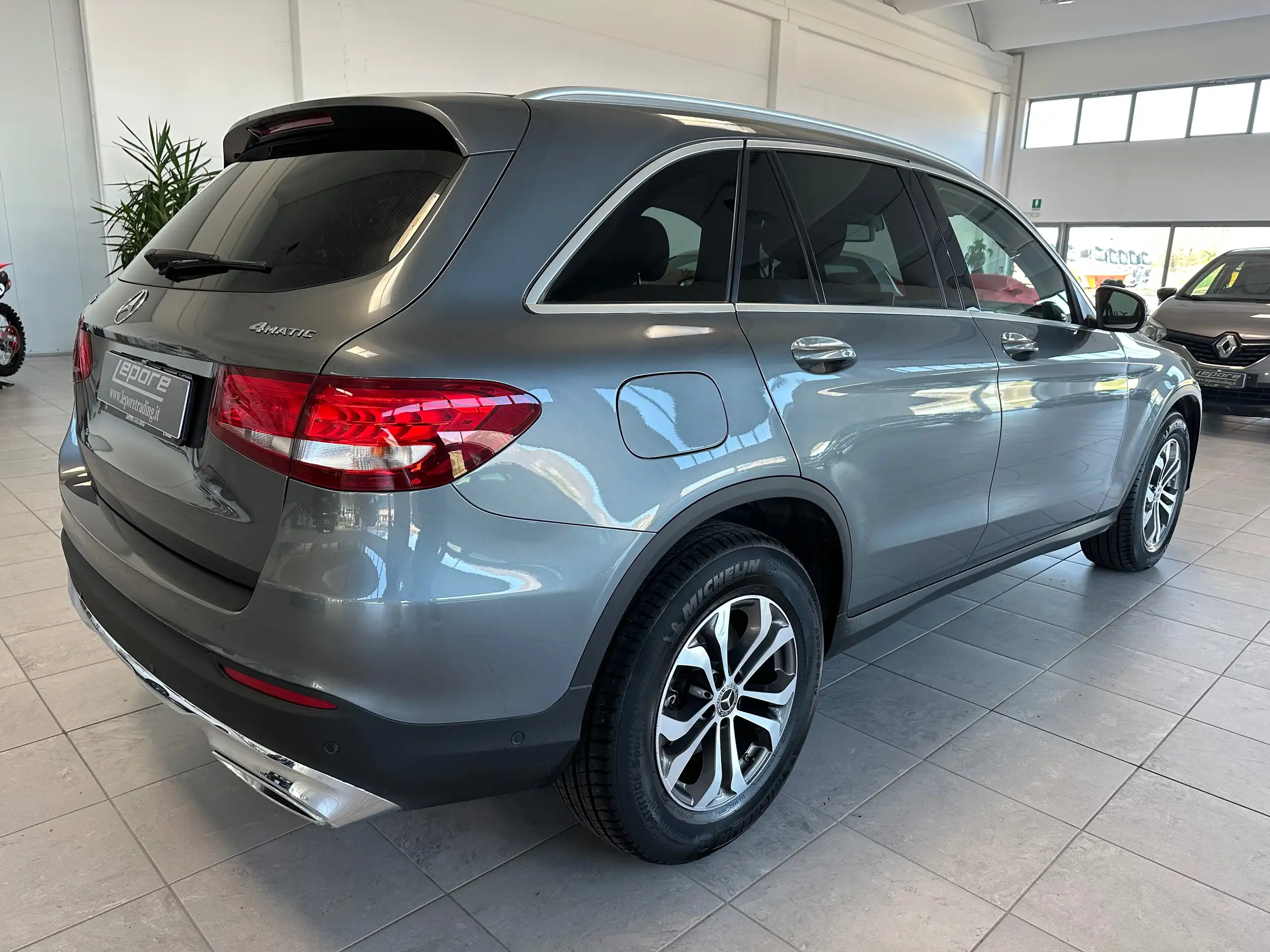 Mercedes-Benz - GLC 250