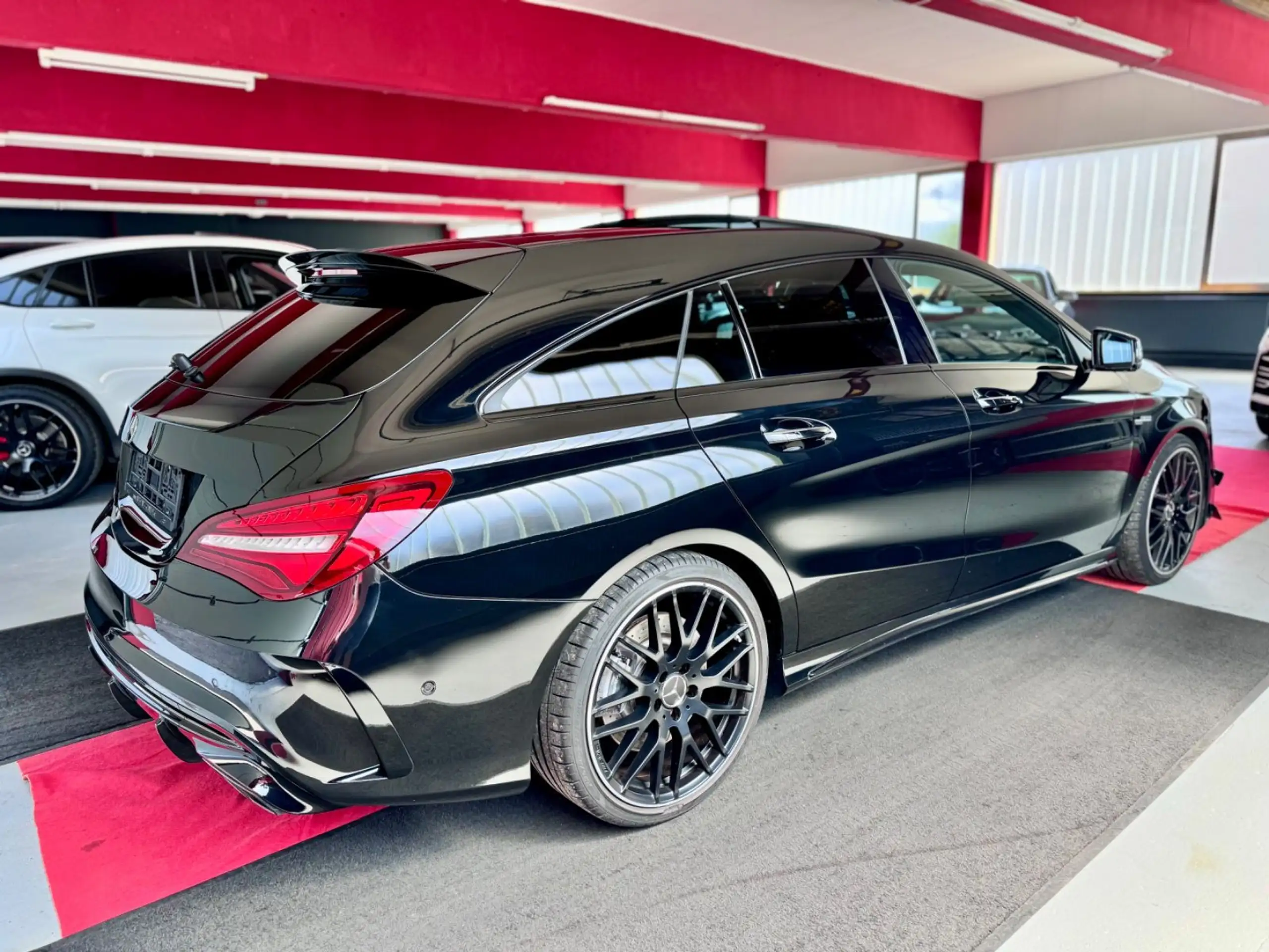 Mercedes-Benz - CLA 45 AMG