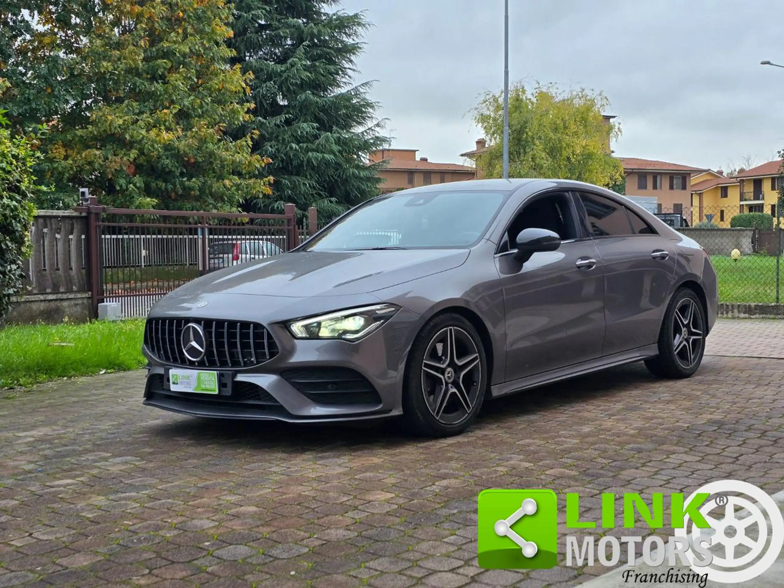 Mercedes-Benz - CLA 200