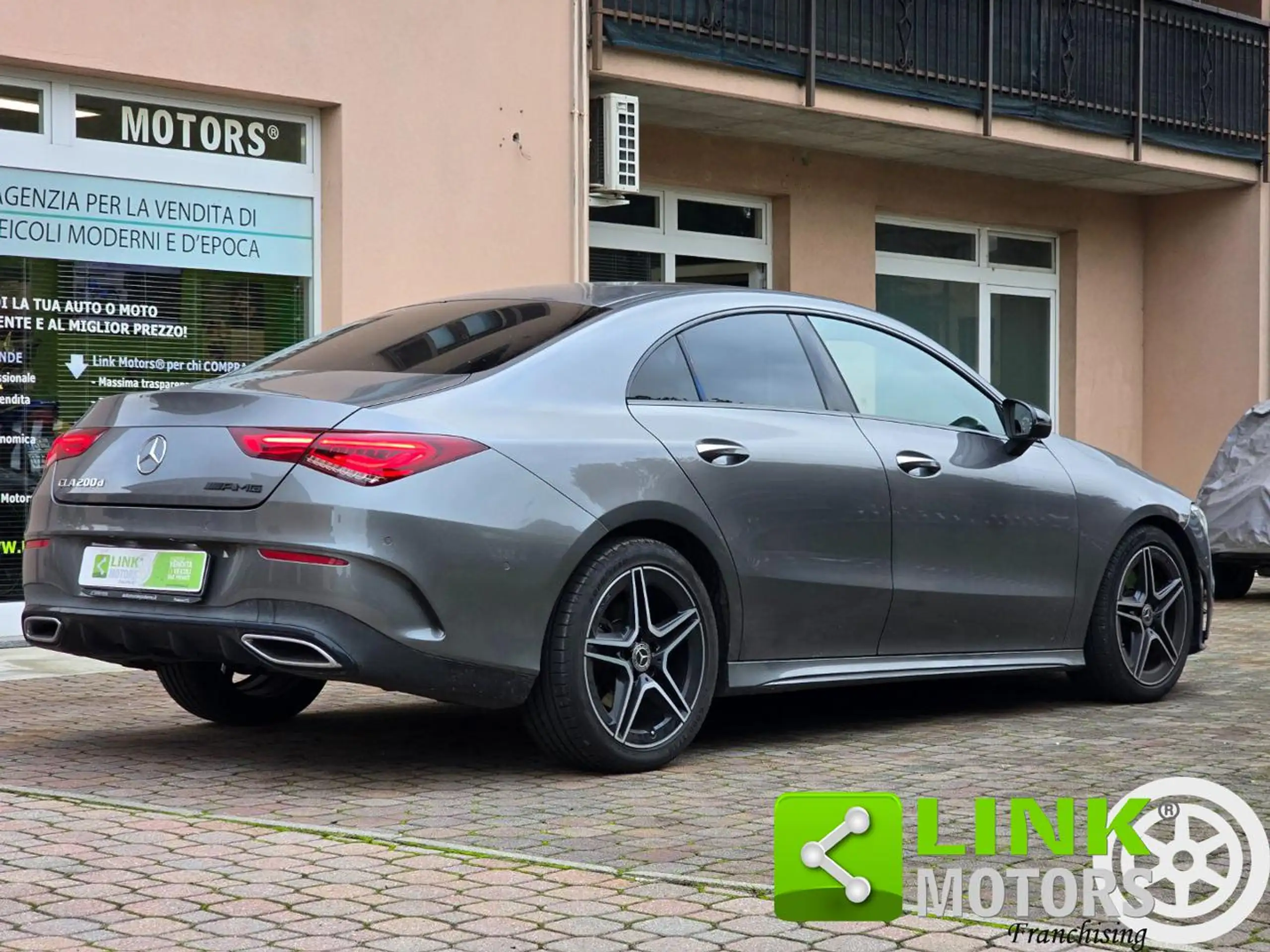 Mercedes-Benz - CLA 200