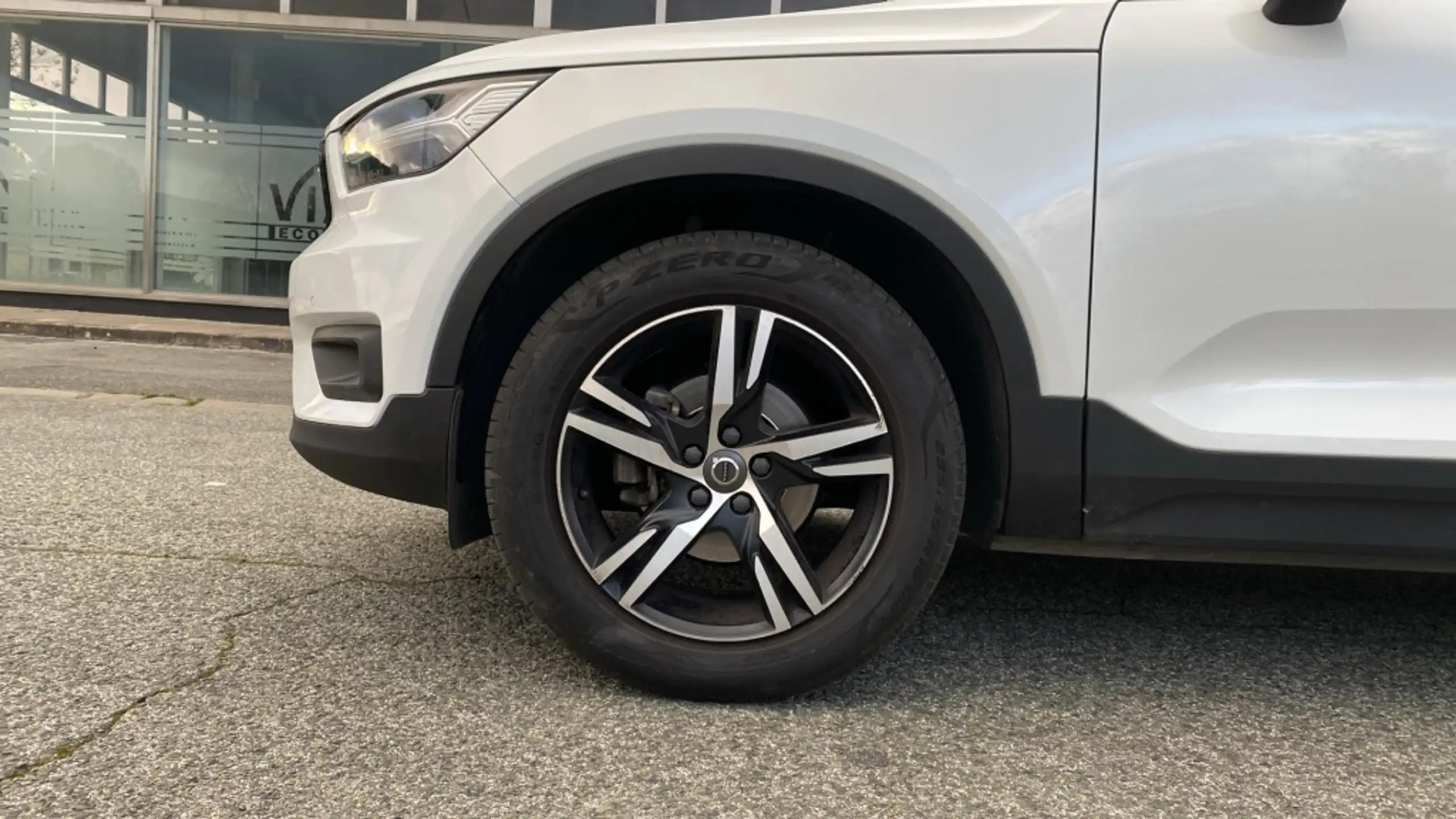 Volvo - XC40