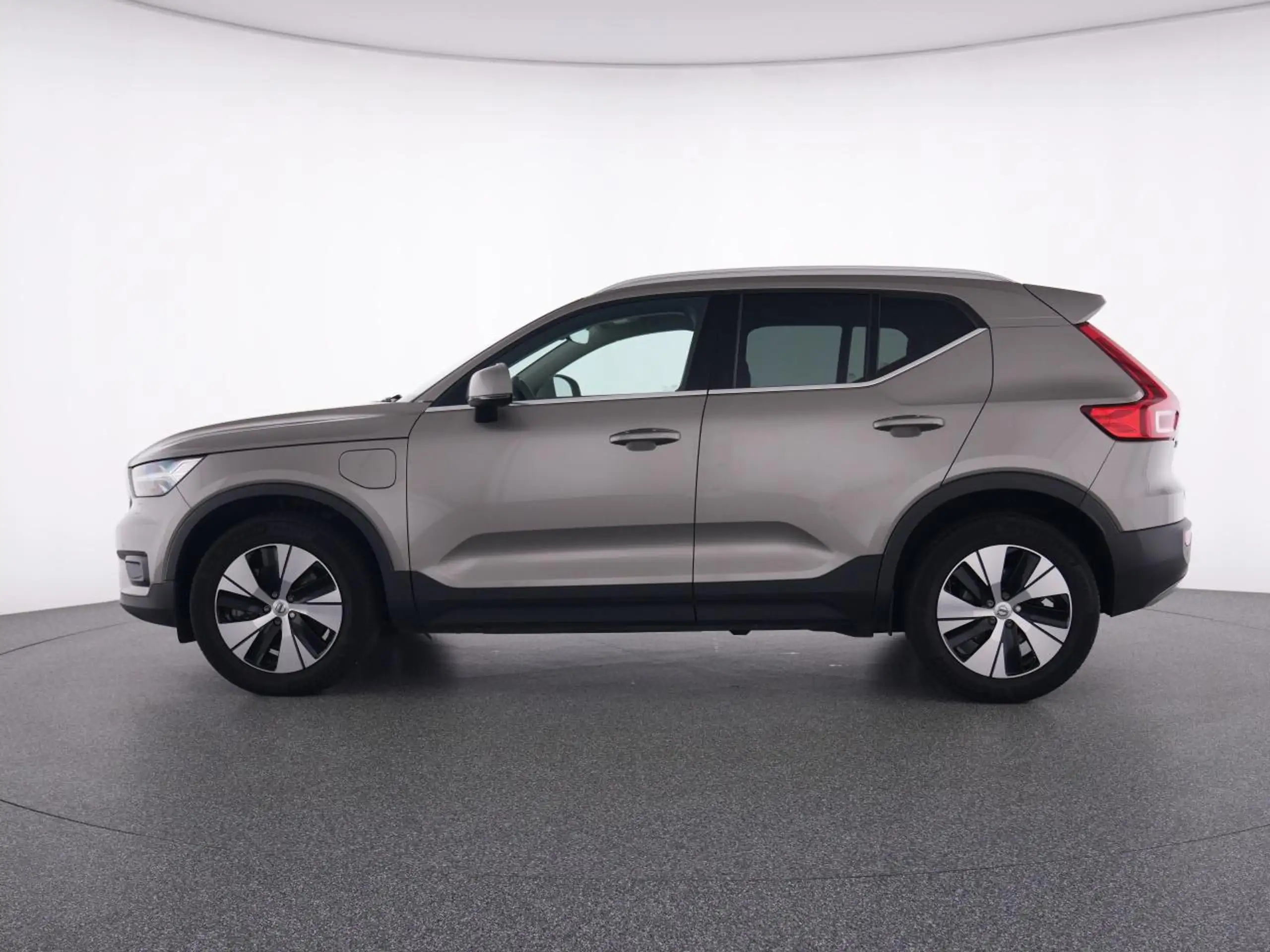 Volvo - XC40