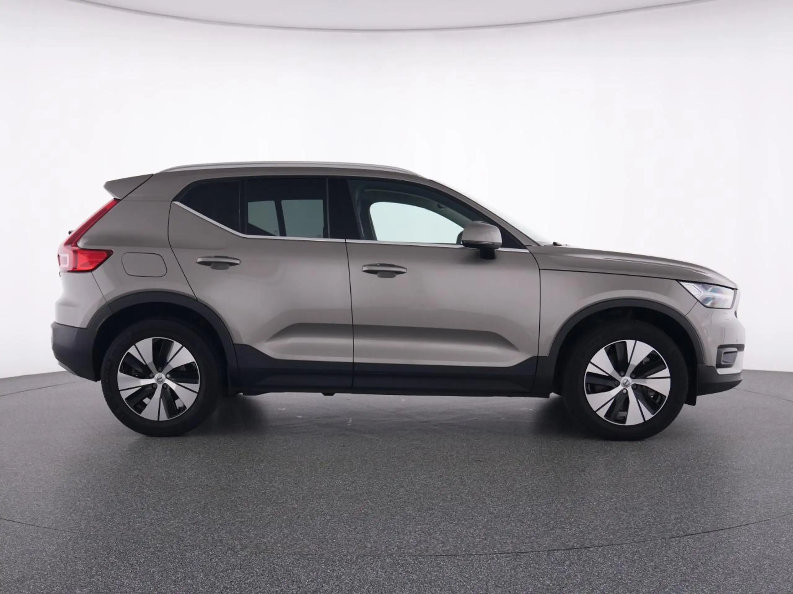 Volvo - XC40