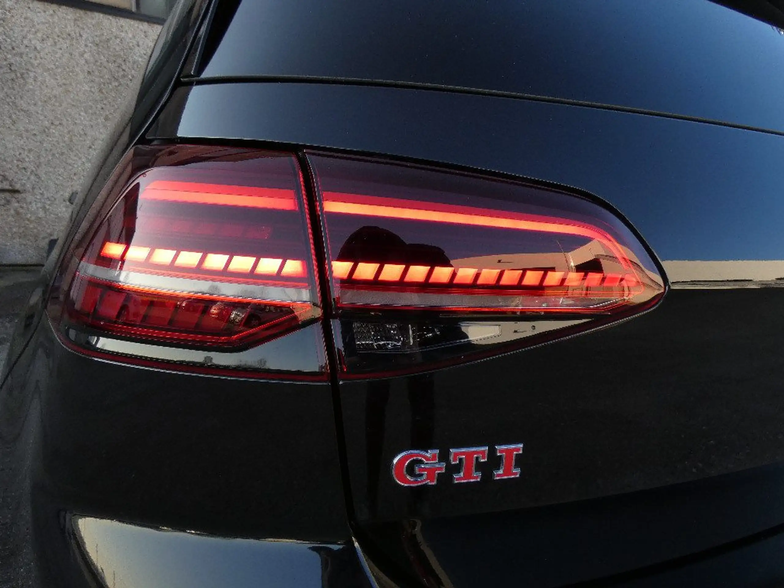 Volkswagen - Golf GTI