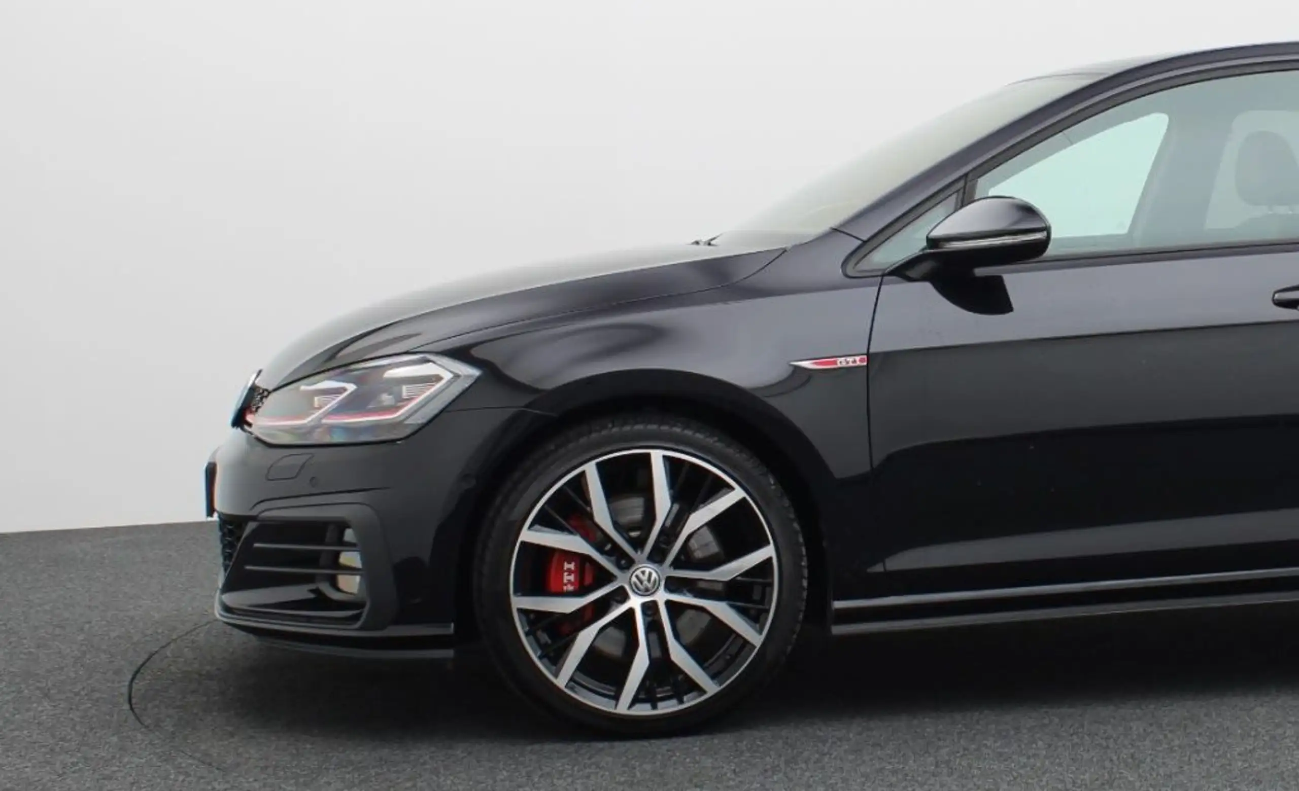 Volkswagen - Golf GTI