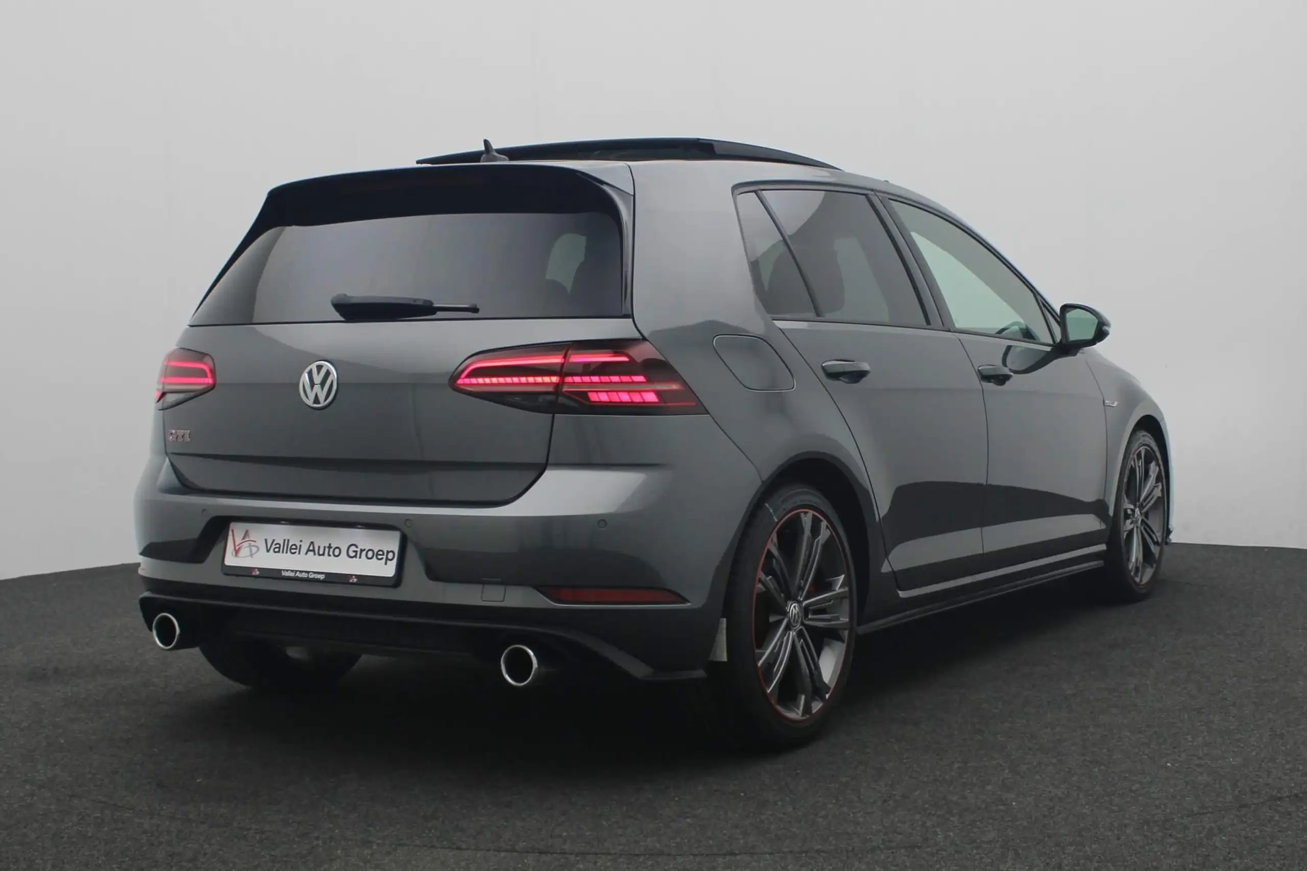 Volkswagen - Golf GTI