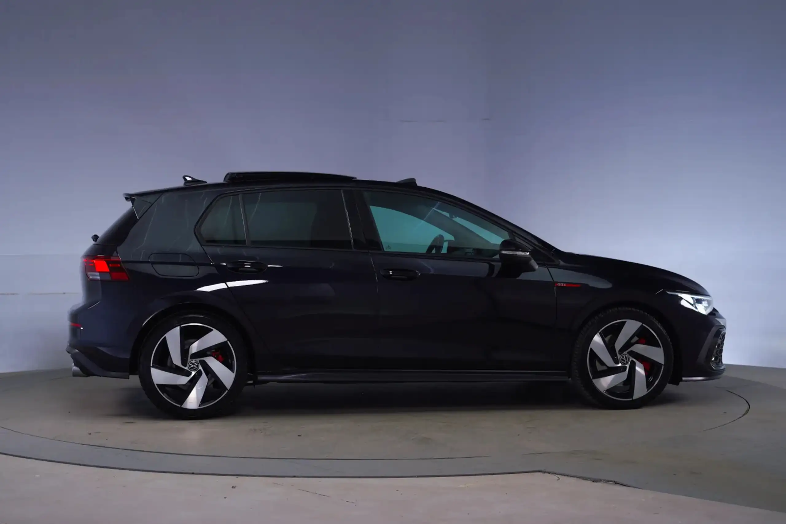 Volkswagen - Golf GTI