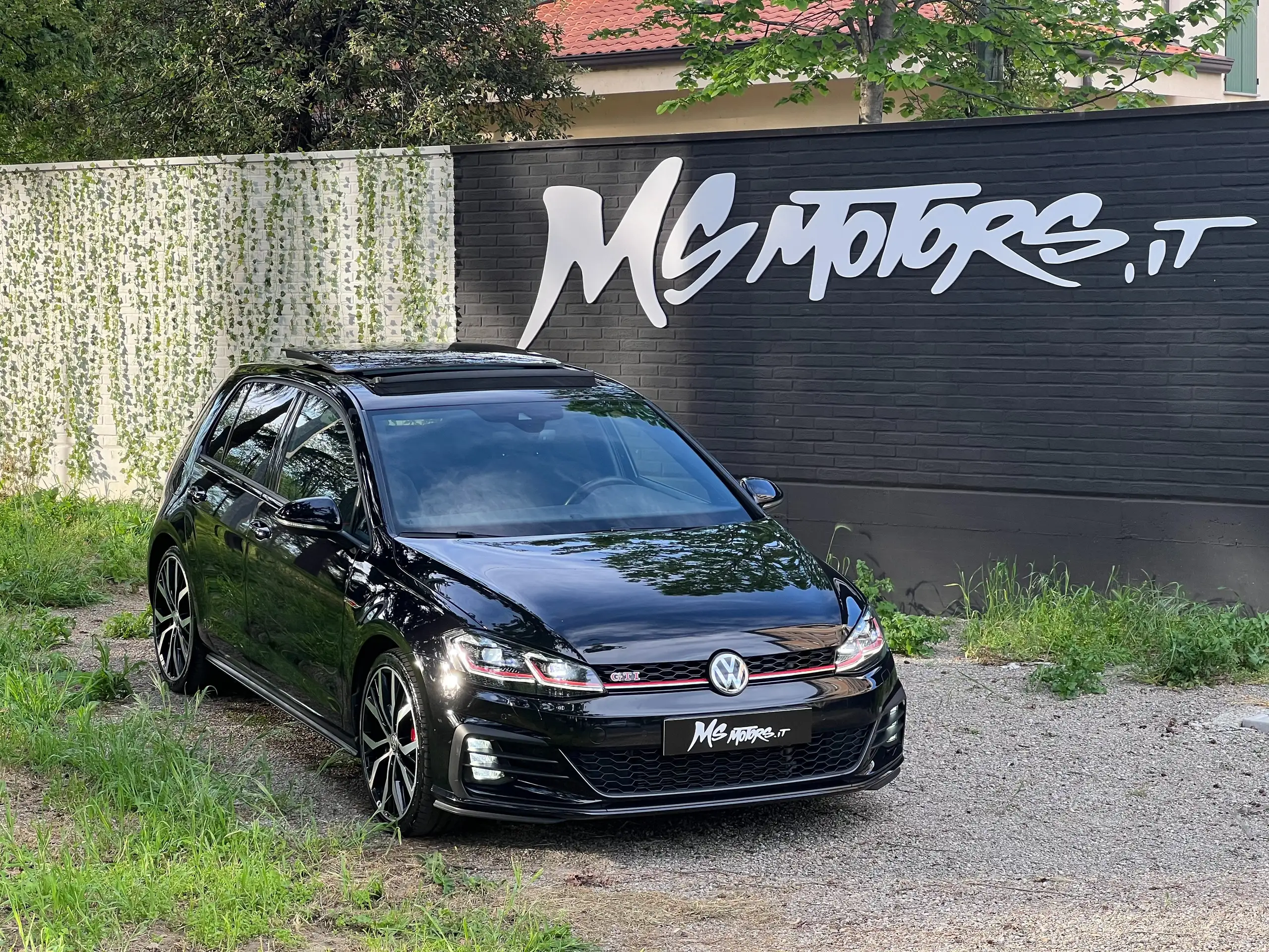 Volkswagen - Golf GTI