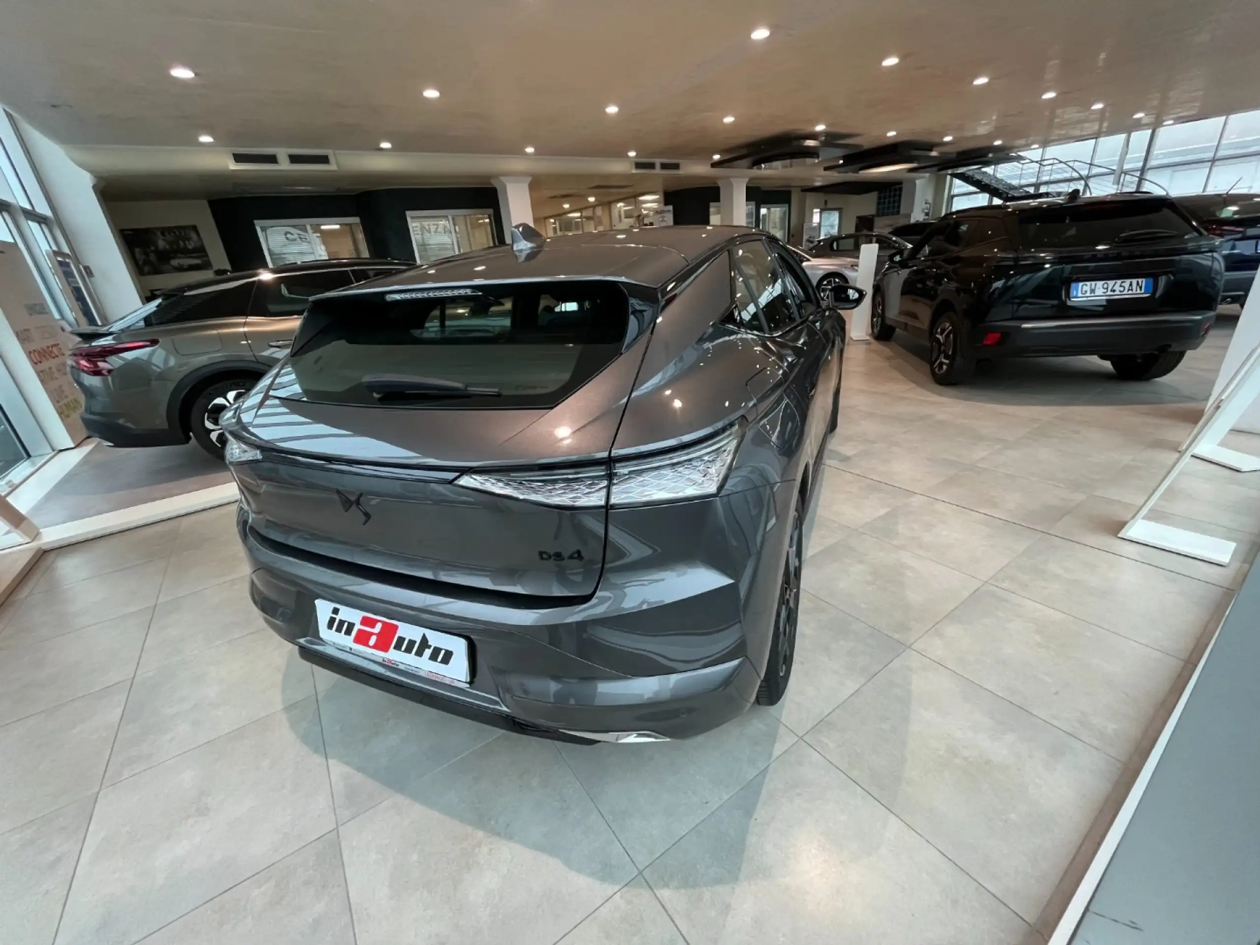 DS Automobiles - DS 4