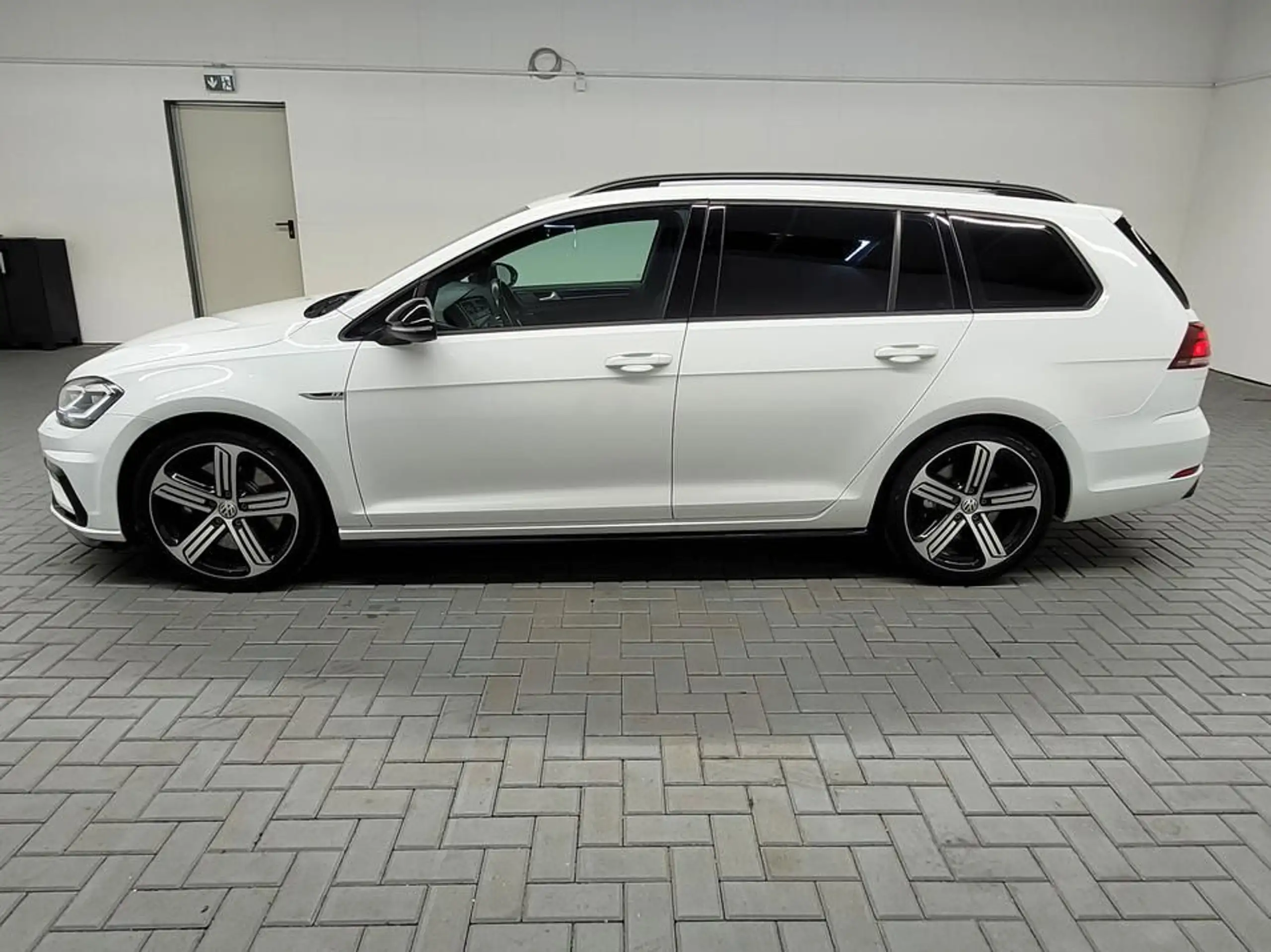 Volkswagen - Golf