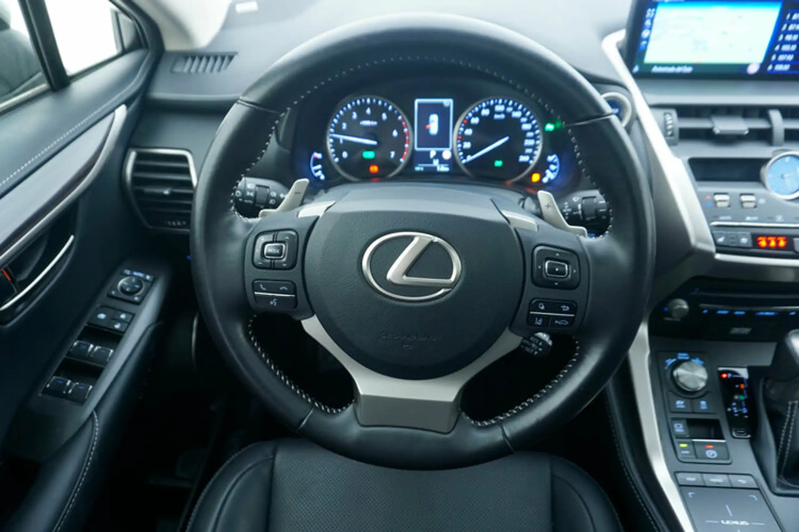 Lexus - NX 300