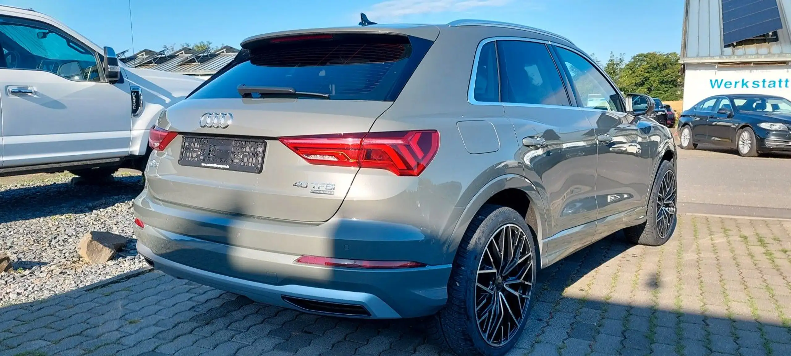 Audi - Q3