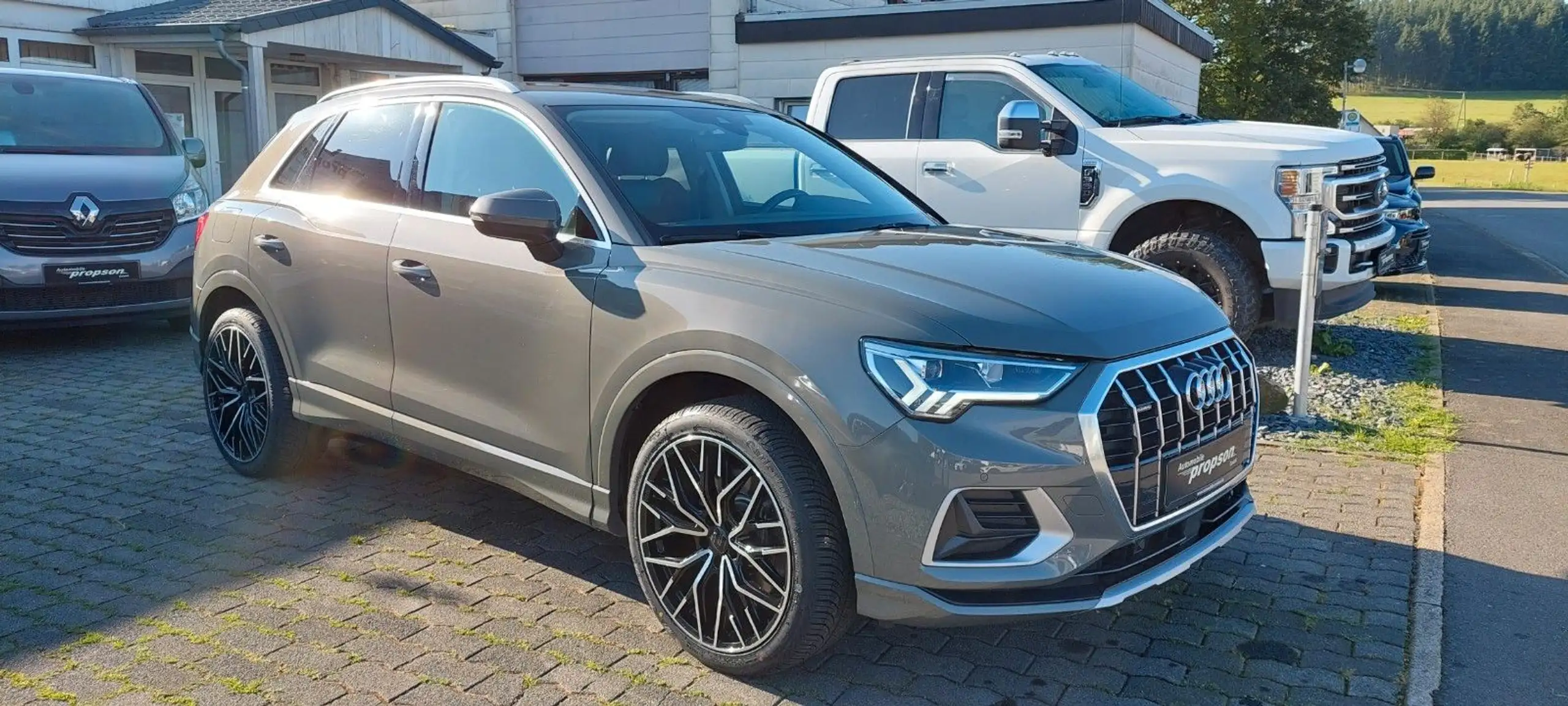 Audi - Q3