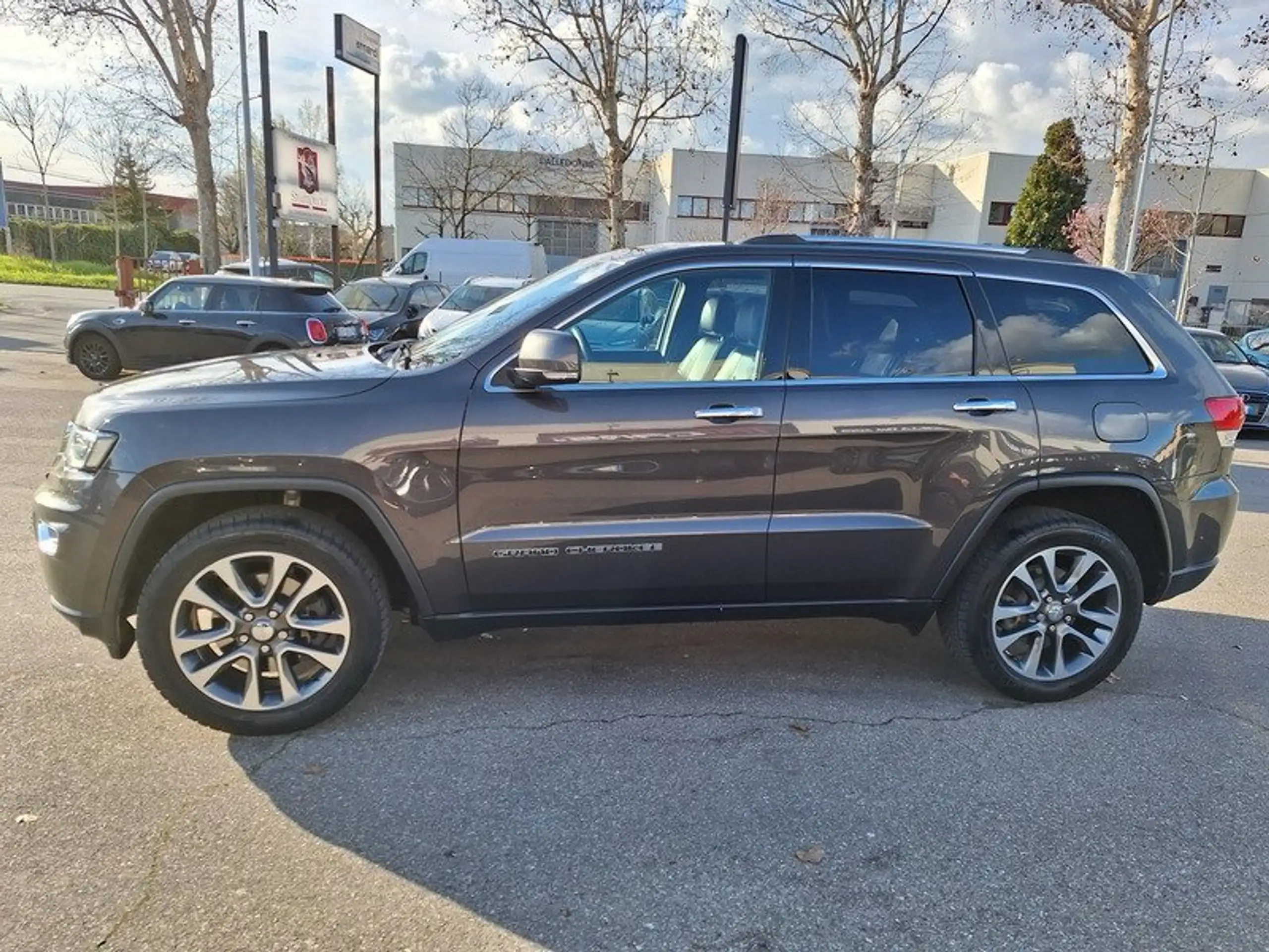 Jeep - Grand Cherokee