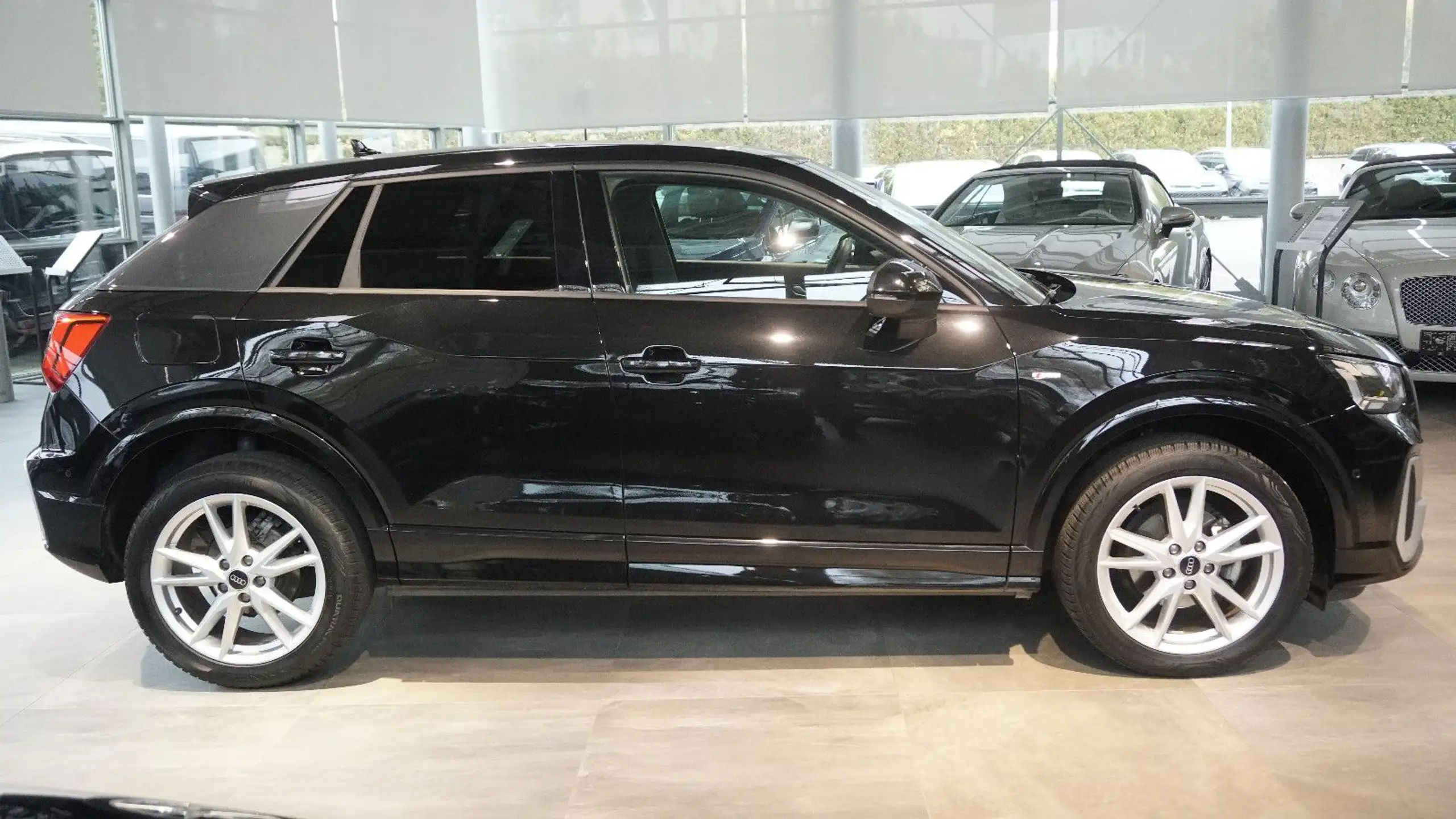 Audi - Q2