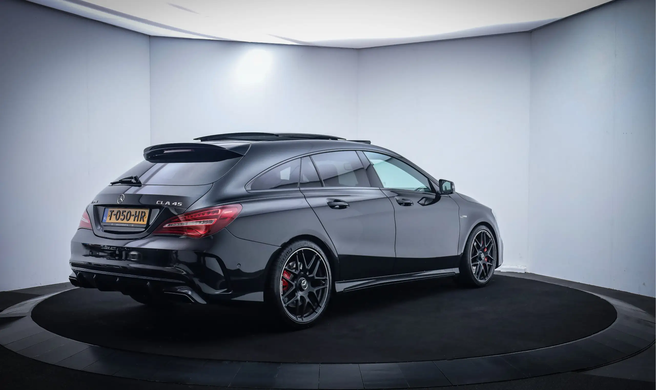 Mercedes-Benz - CLA 45 AMG