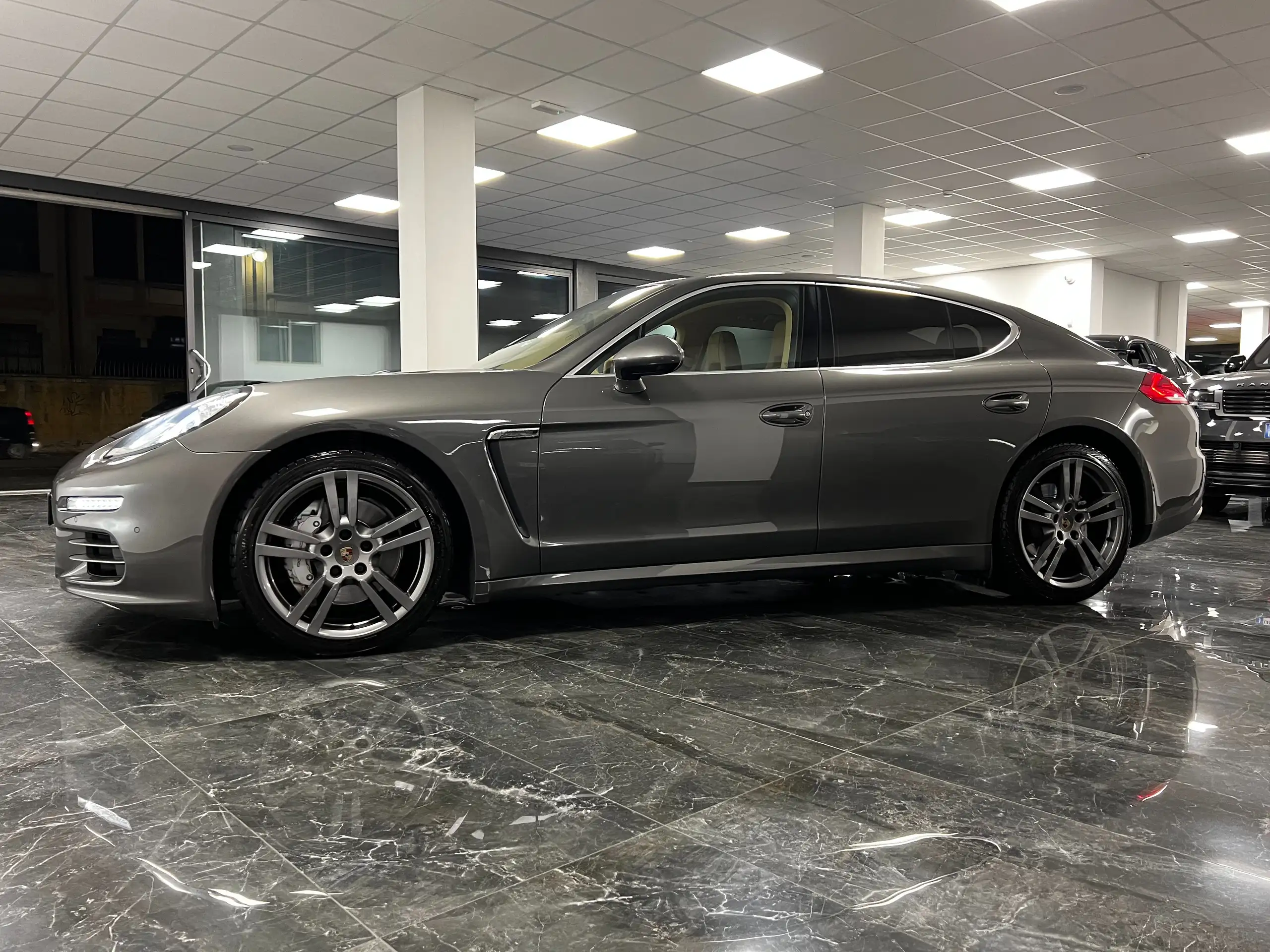 Porsche - Panamera