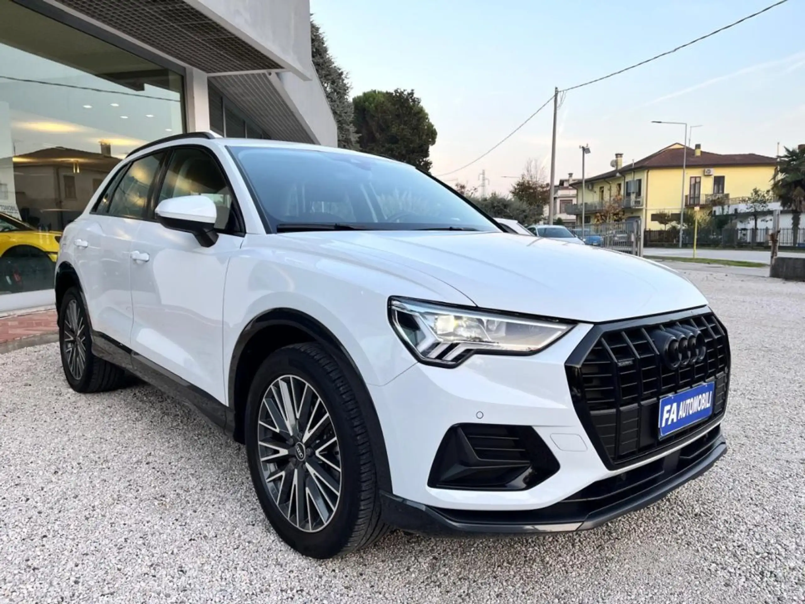 Audi - Q3