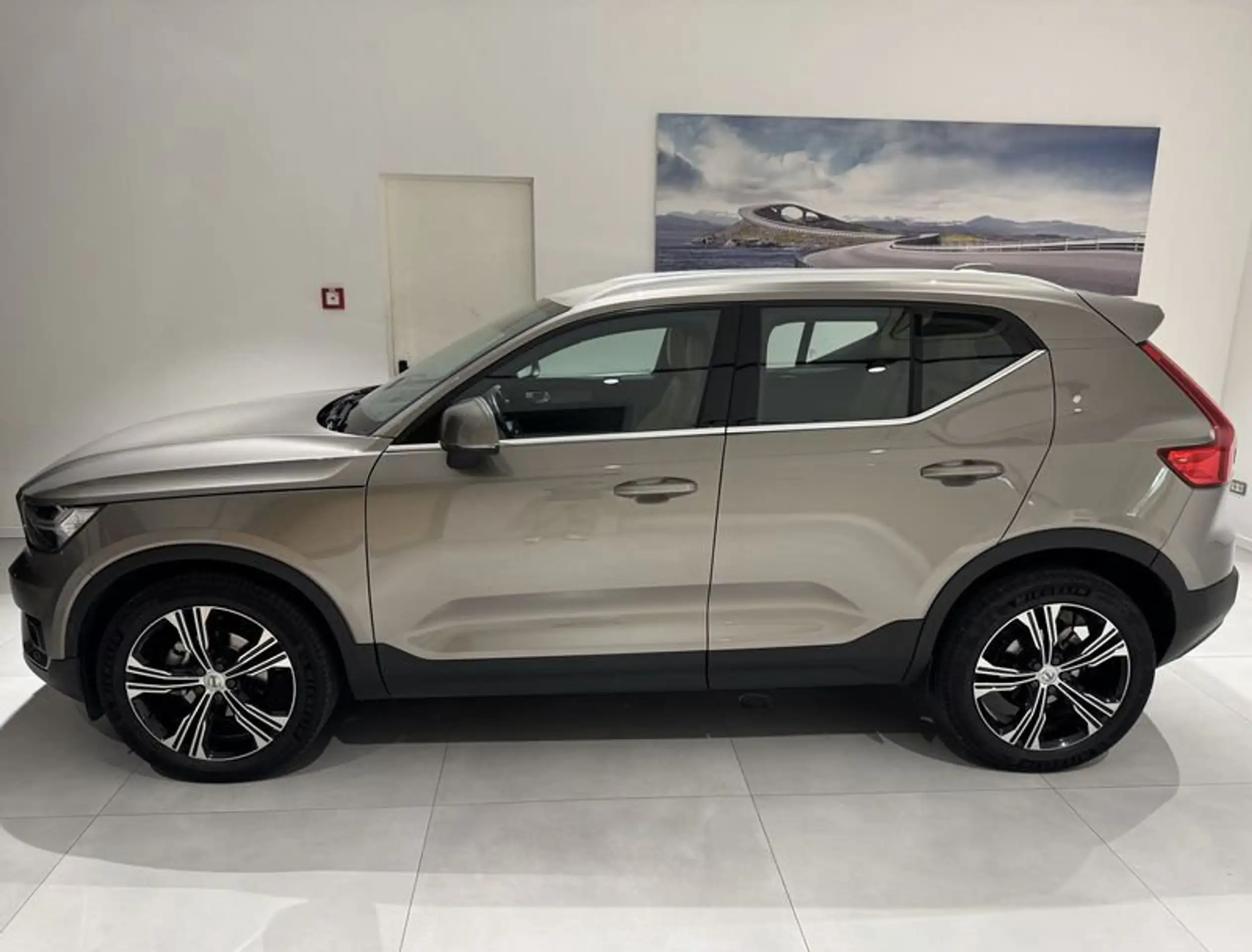 Volvo - XC40