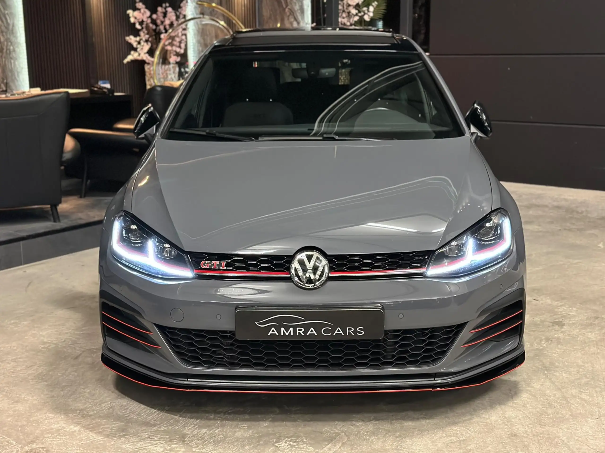 Volkswagen - Golf GTI