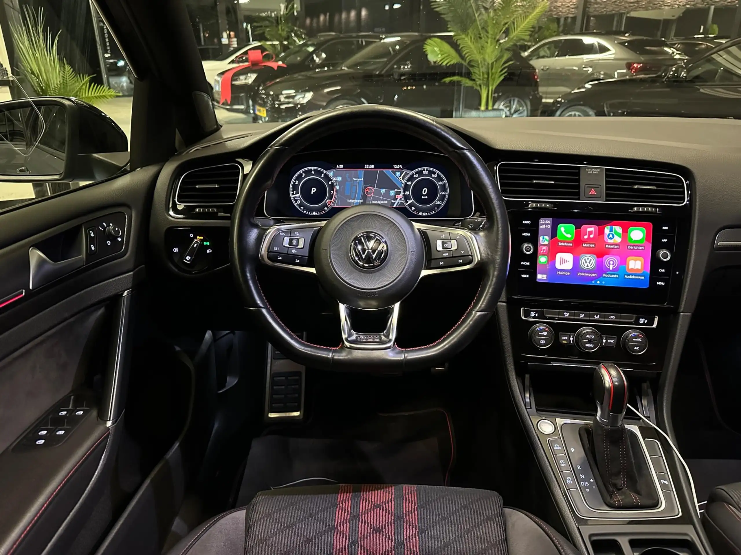 Volkswagen - Golf GTI