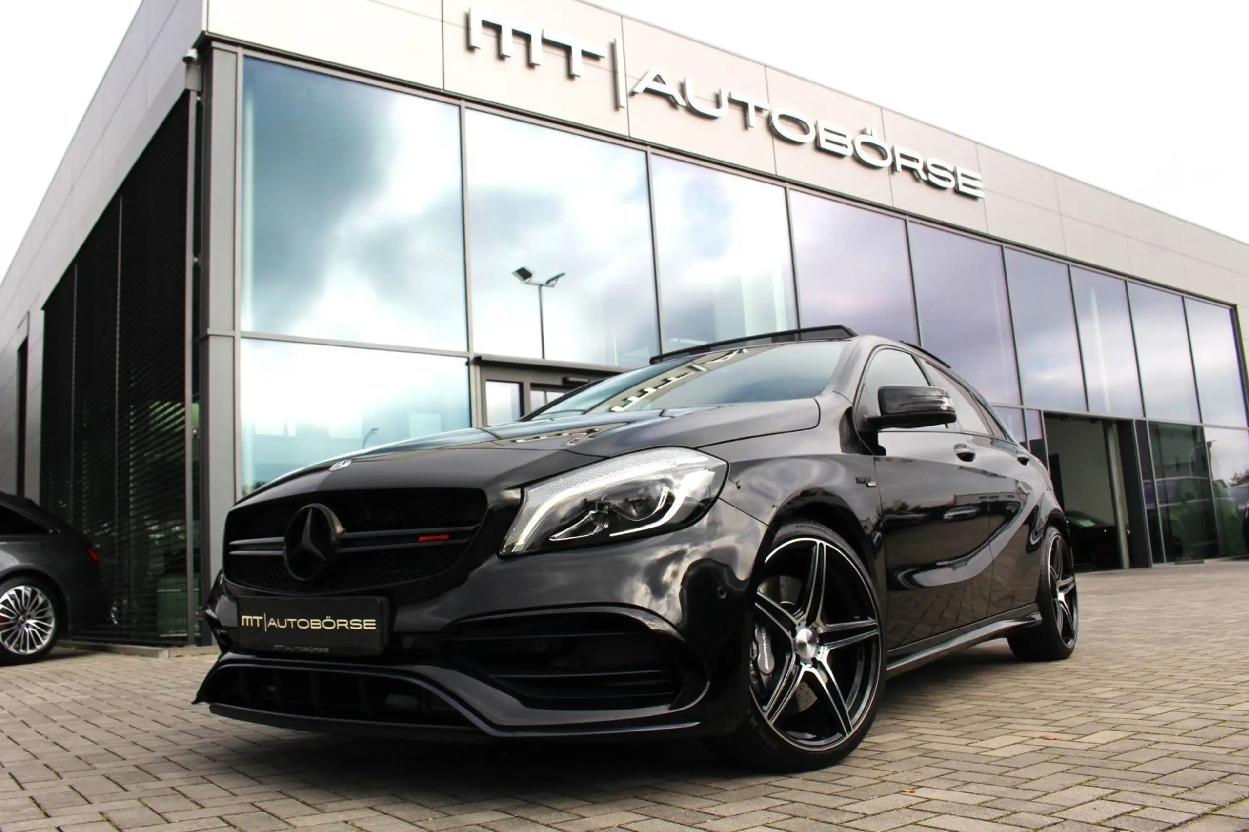 Mercedes-Benz - A 45 AMG