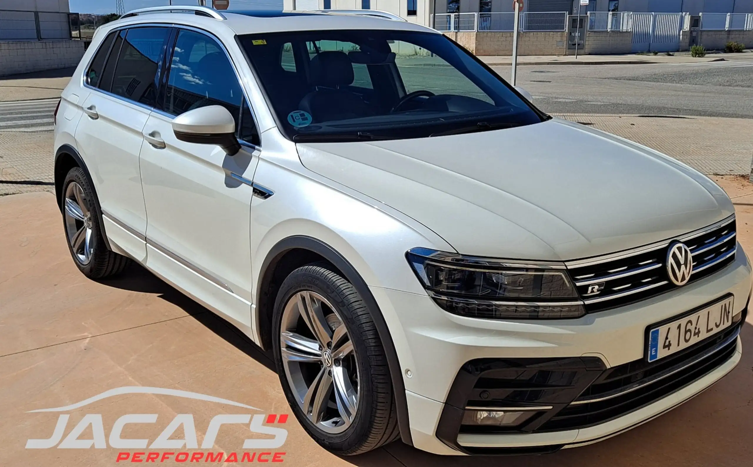 Volkswagen - Tiguan