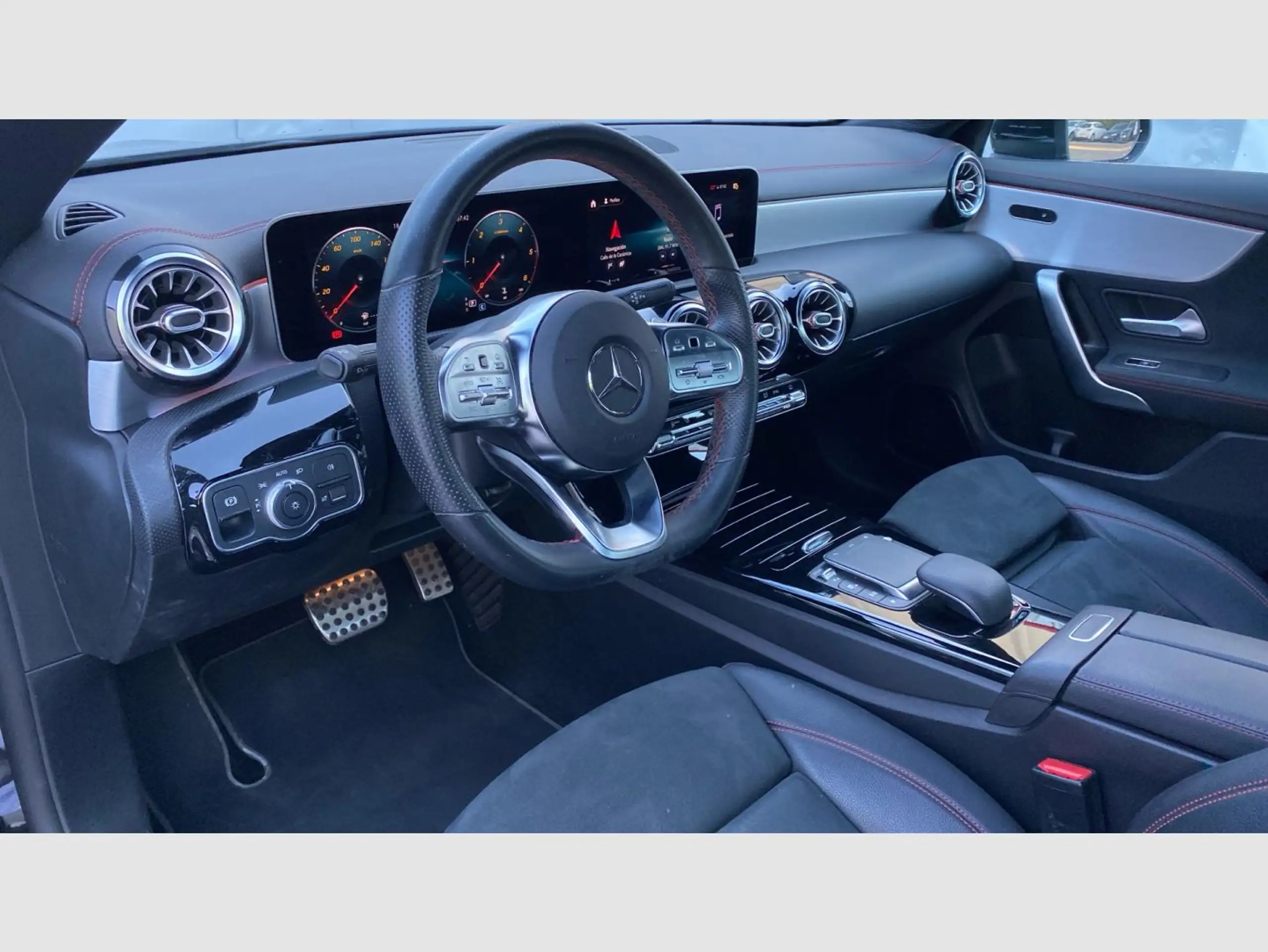 Mercedes-Benz - CLA 200