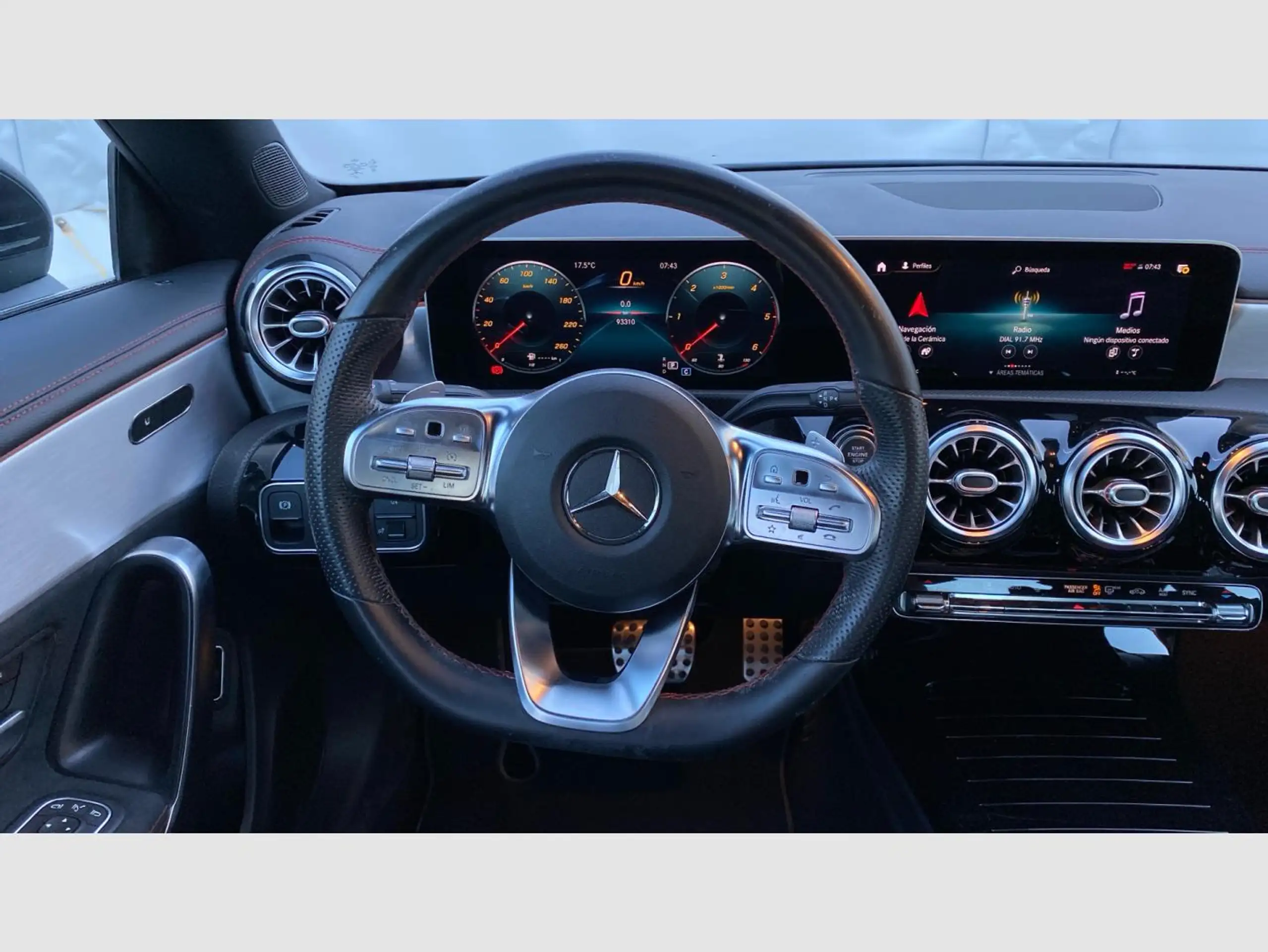 Mercedes-Benz - CLA 200