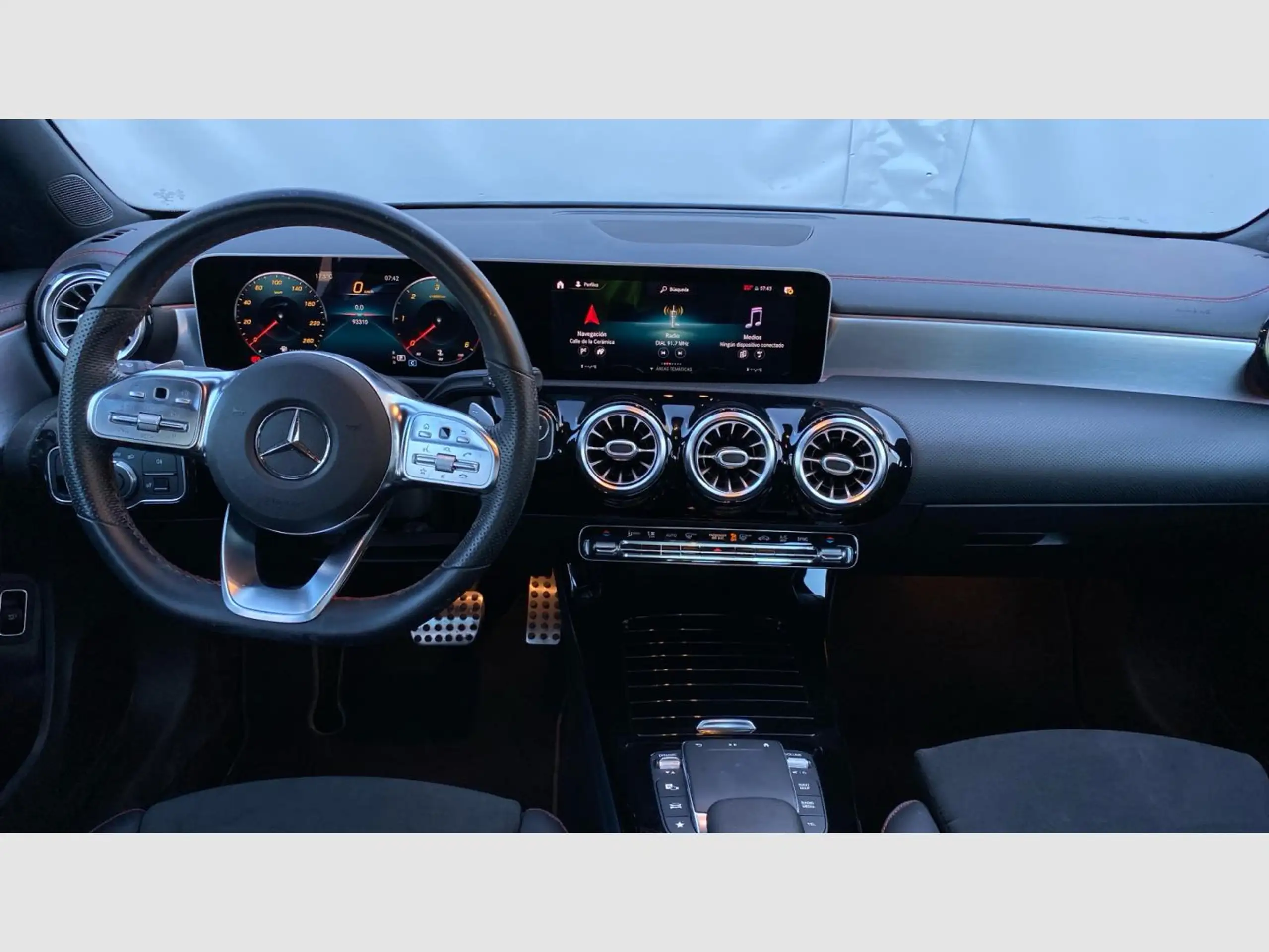 Mercedes-Benz - CLA 200