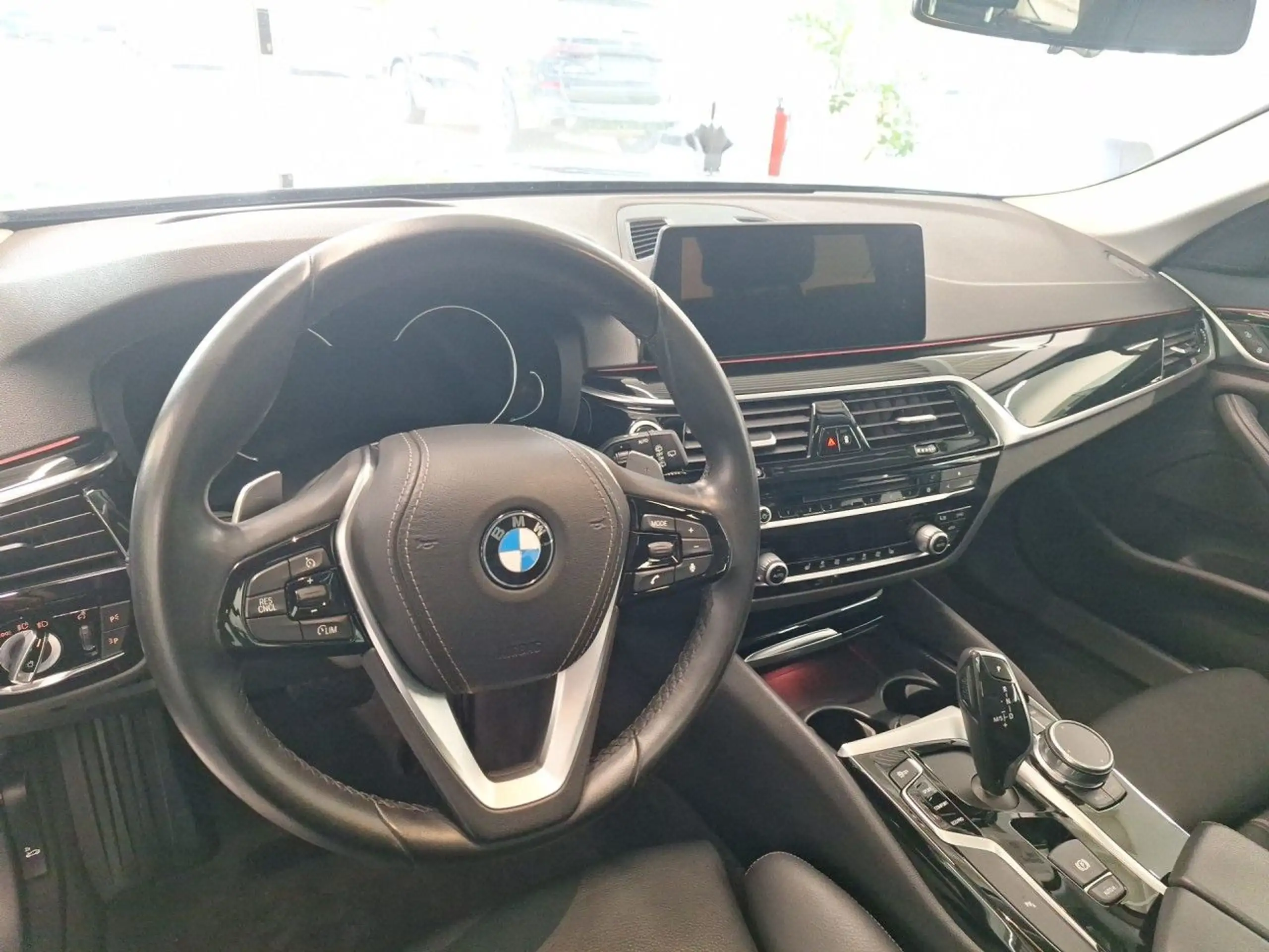 BMW - 530