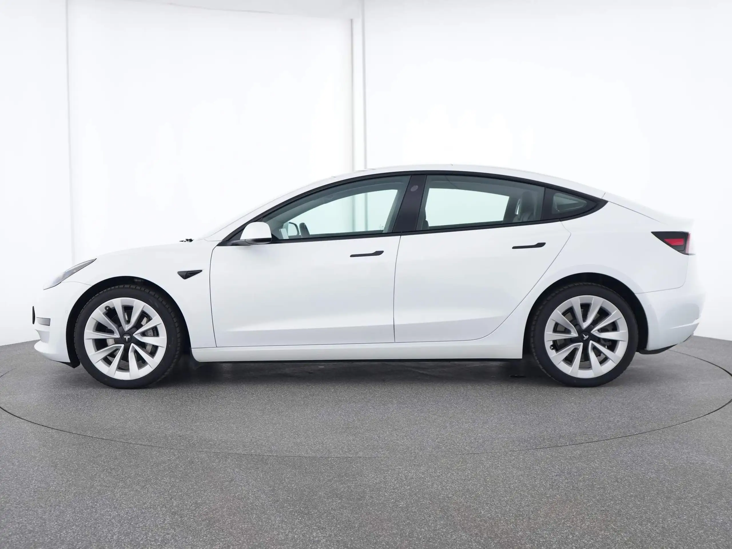 Tesla - Model 3