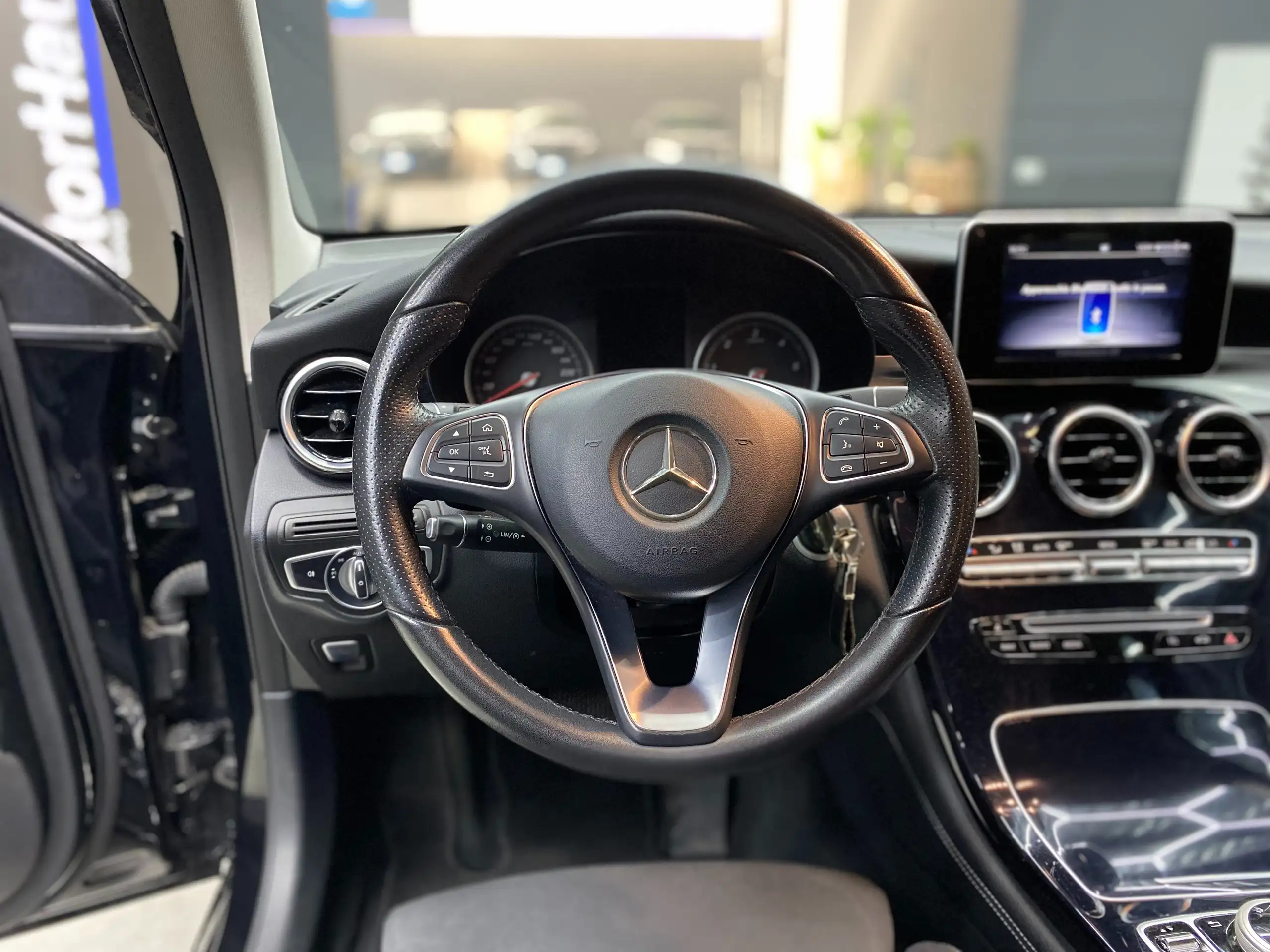 Mercedes-Benz - GLC 220