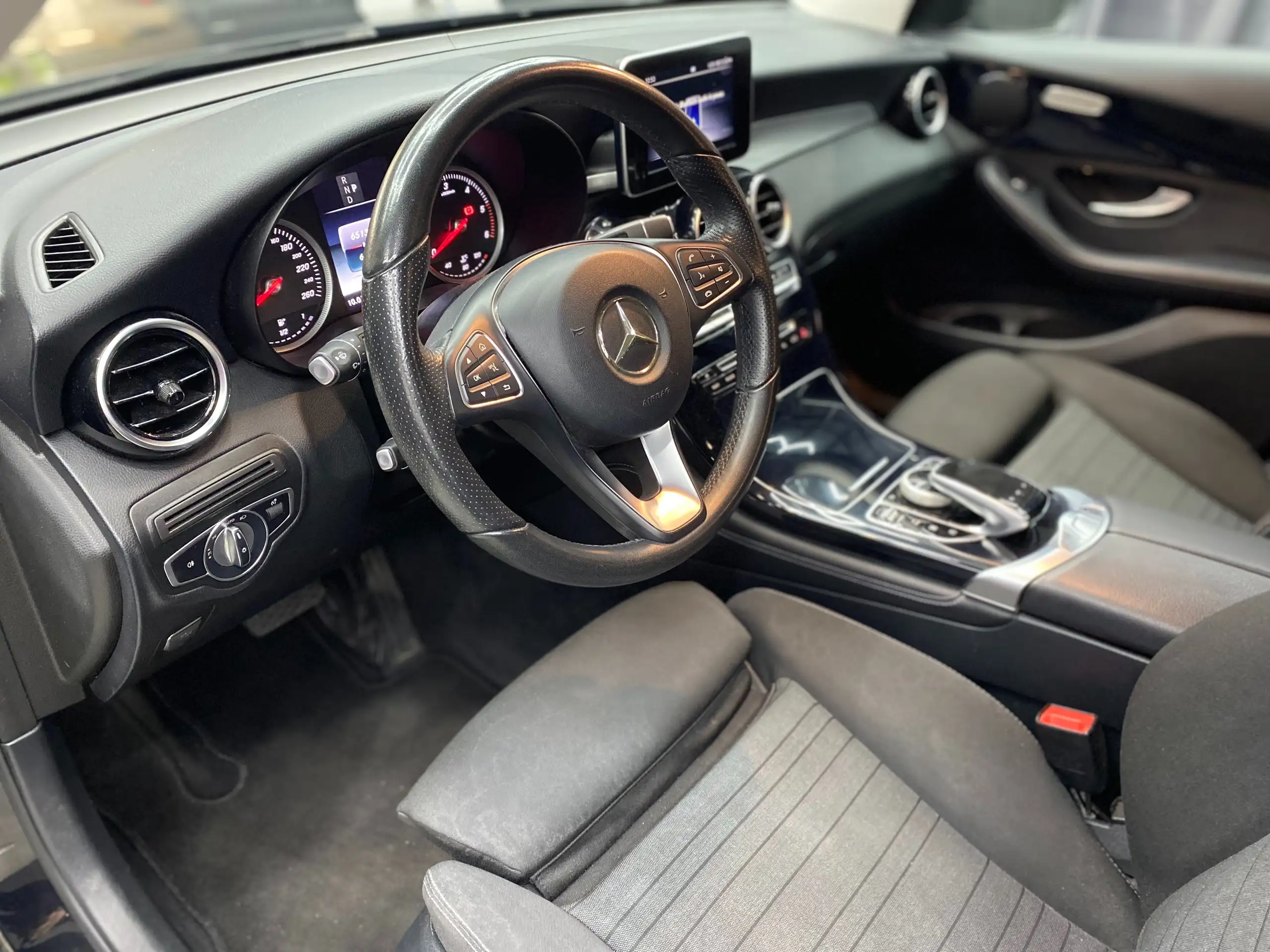 Mercedes-Benz - GLC 220