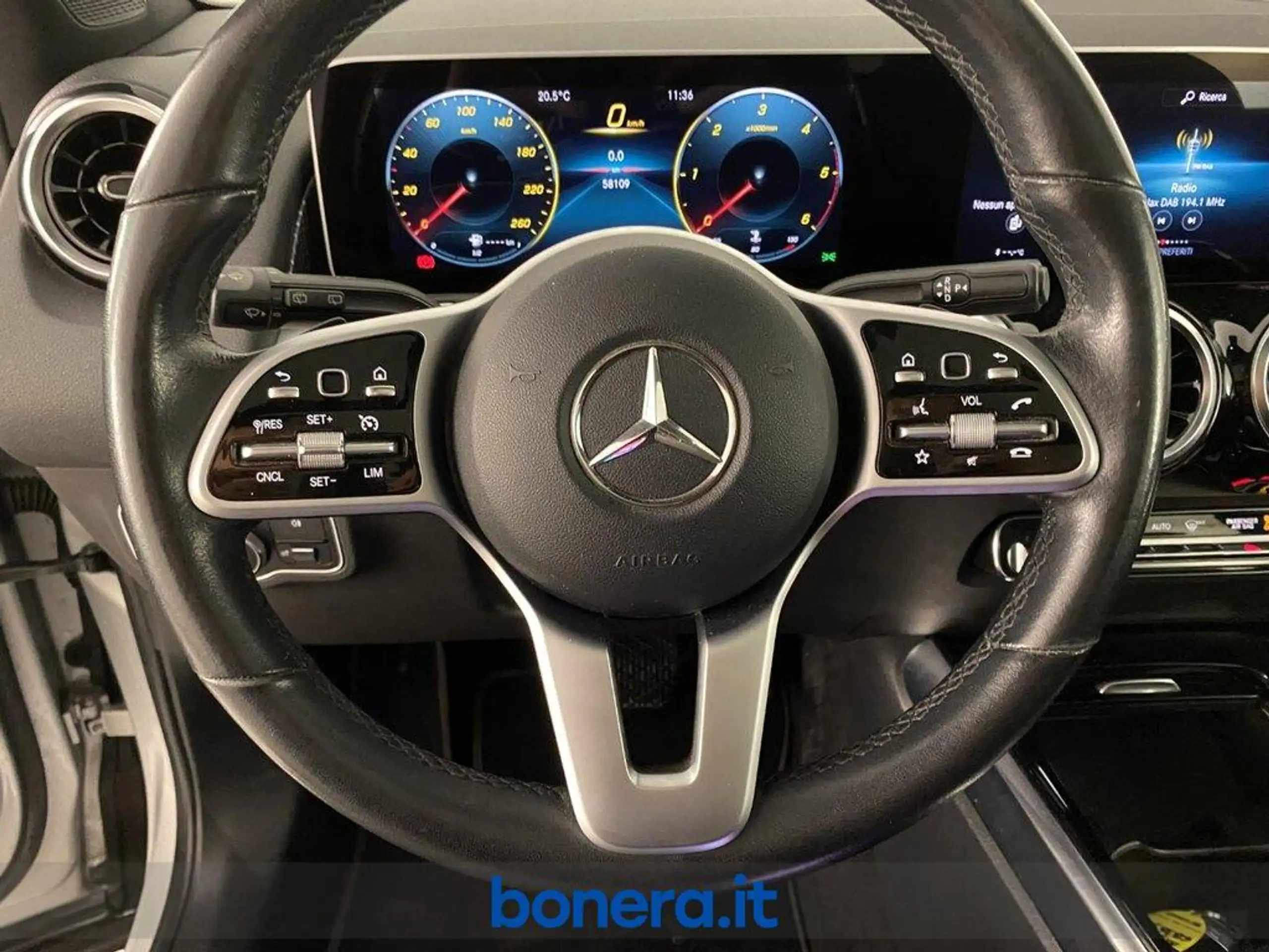 Mercedes-Benz - GLB 200