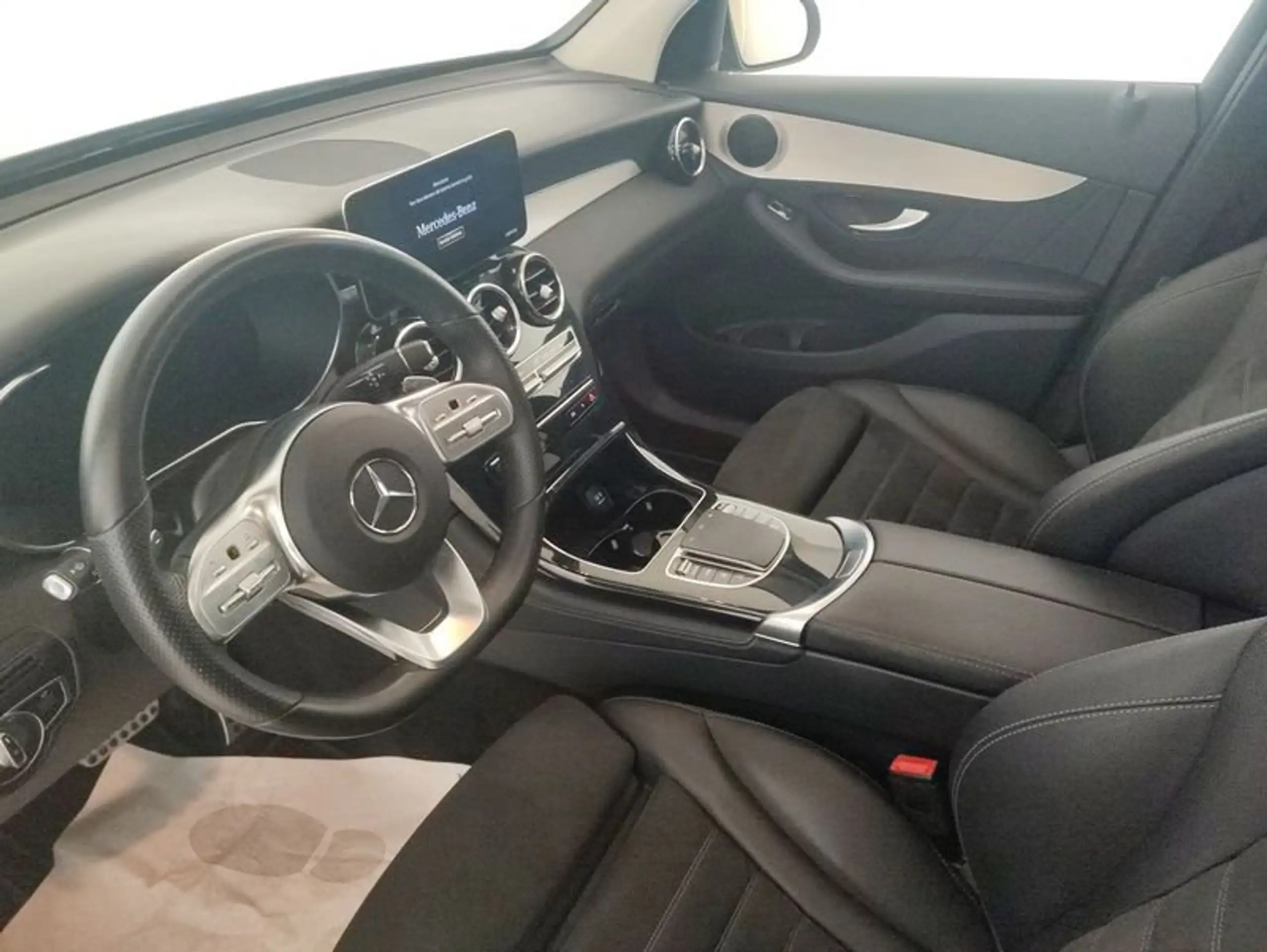 Mercedes-Benz - GLC 200