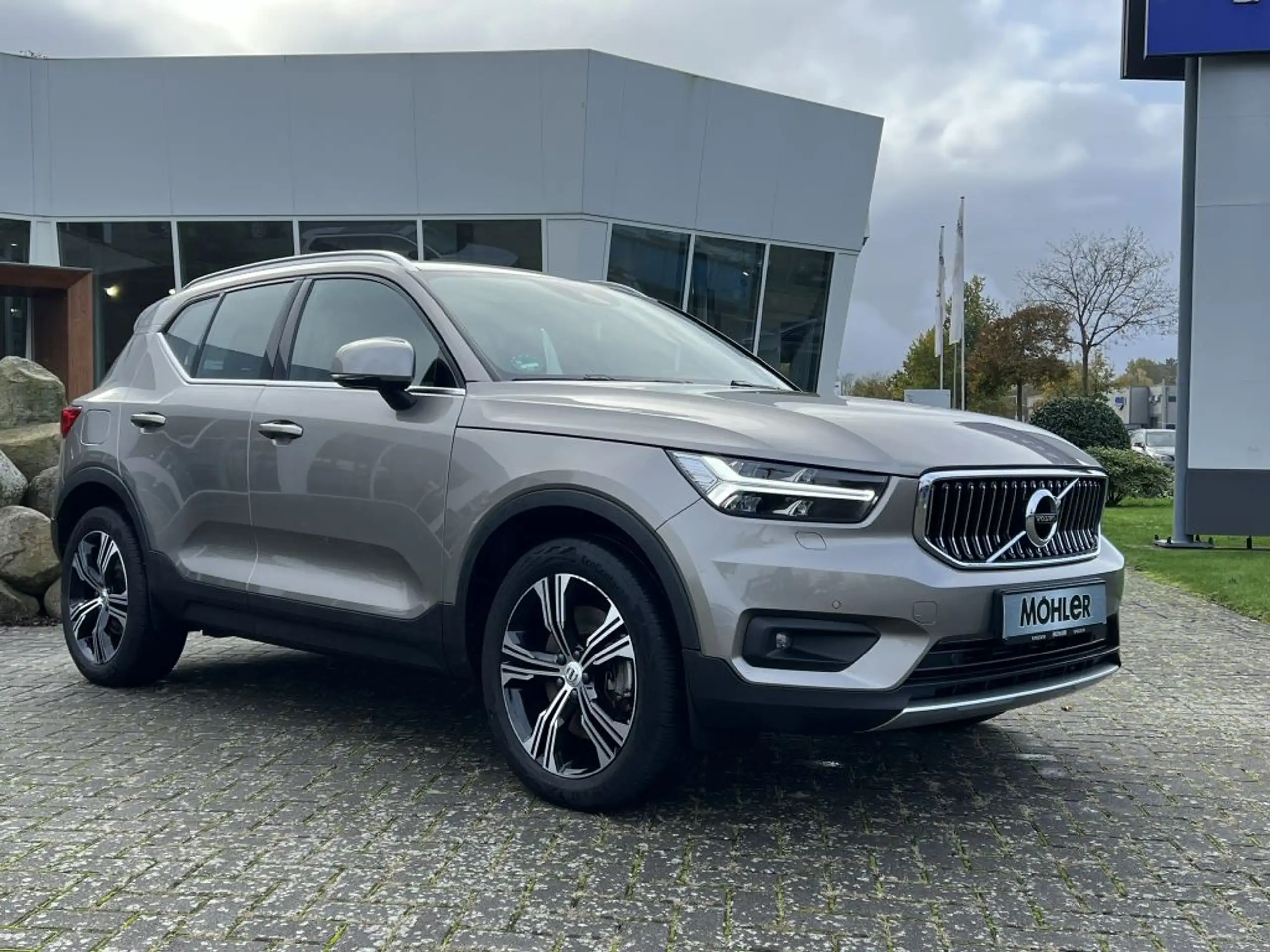 Volvo - XC40