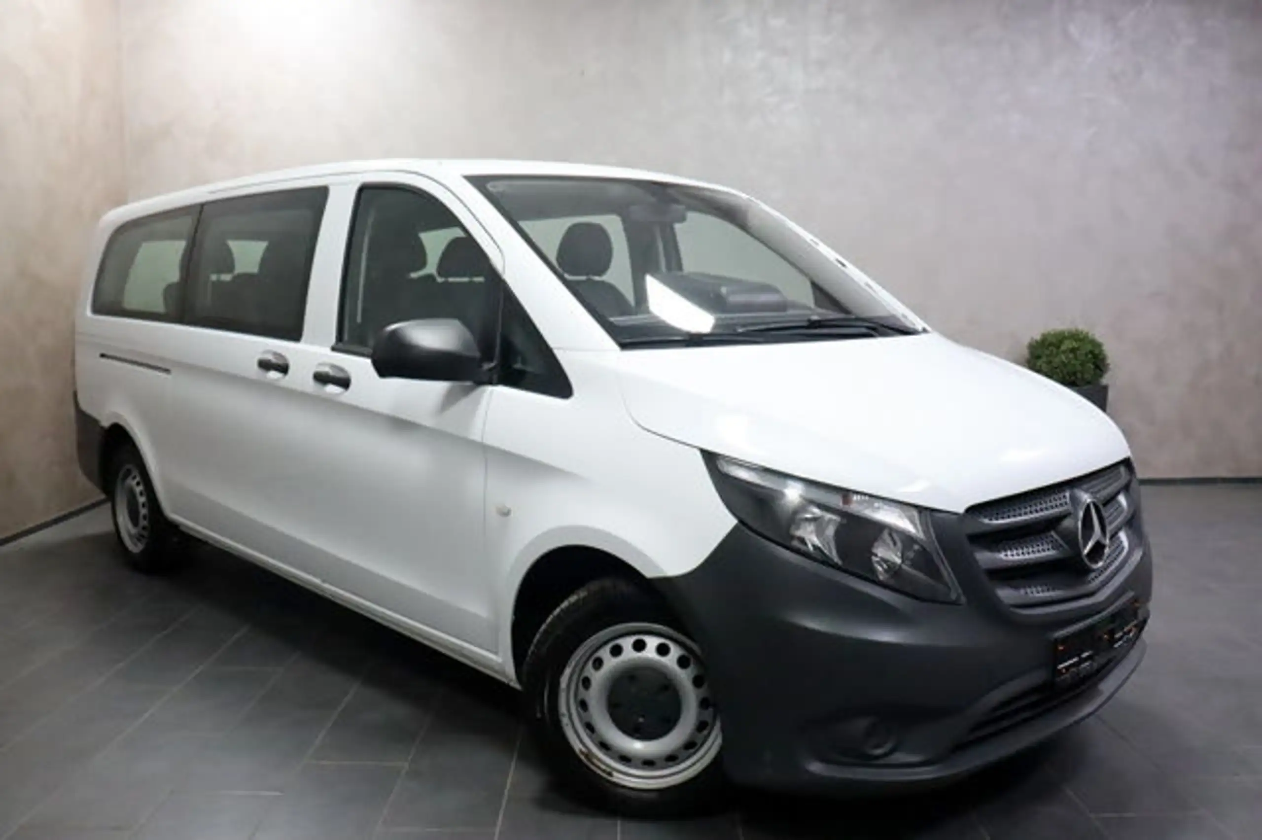 Mercedes-Benz - Vito