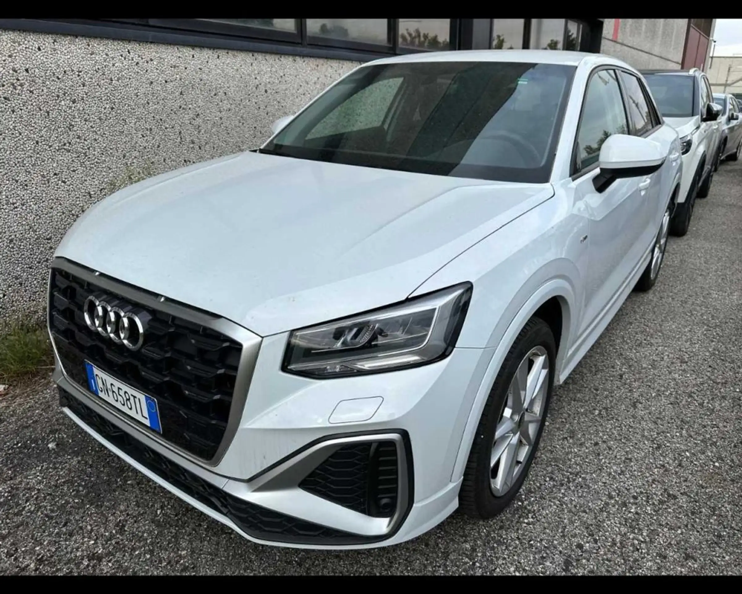 Audi - Q2