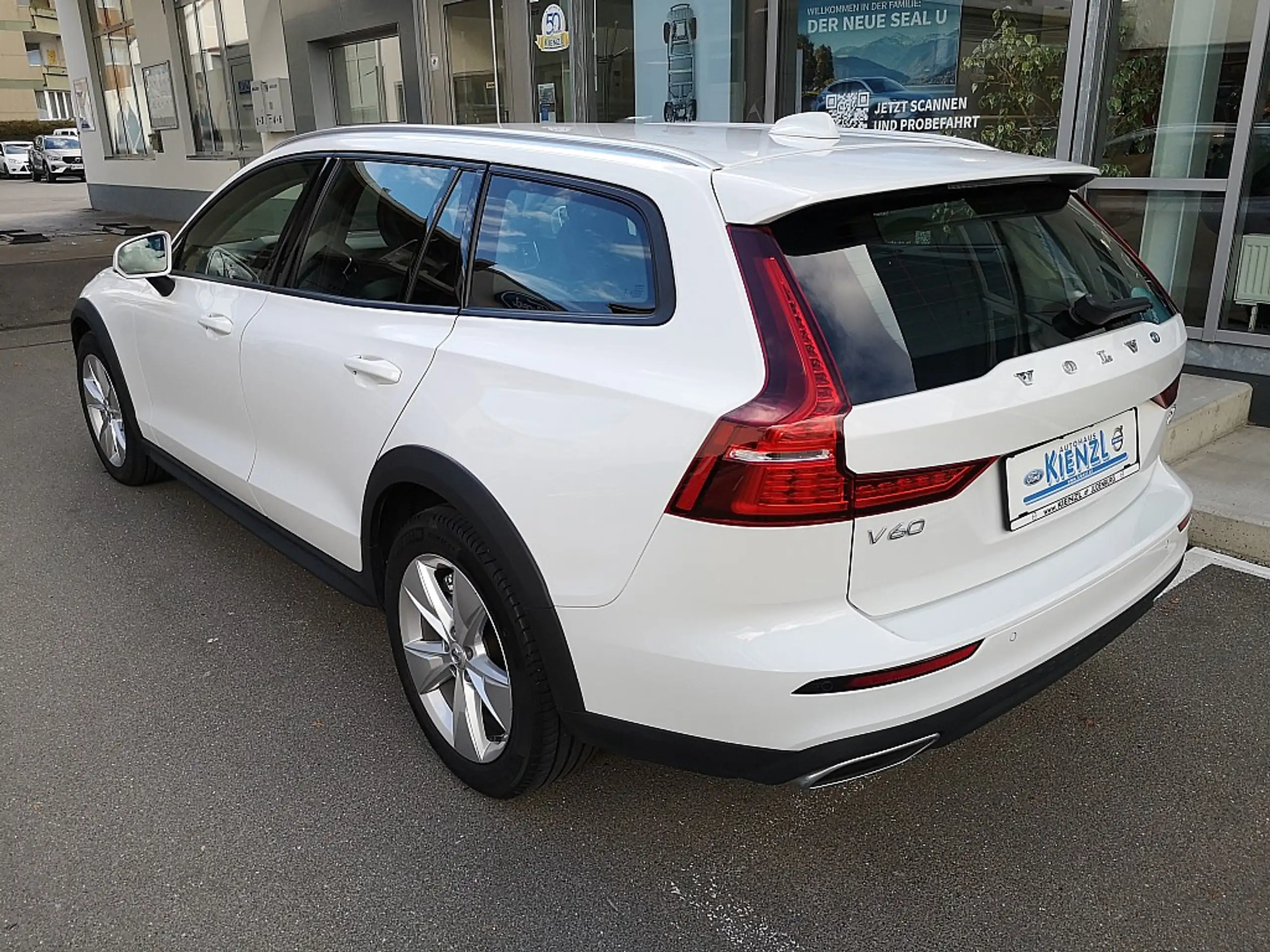 Volvo - V60 Cross Country