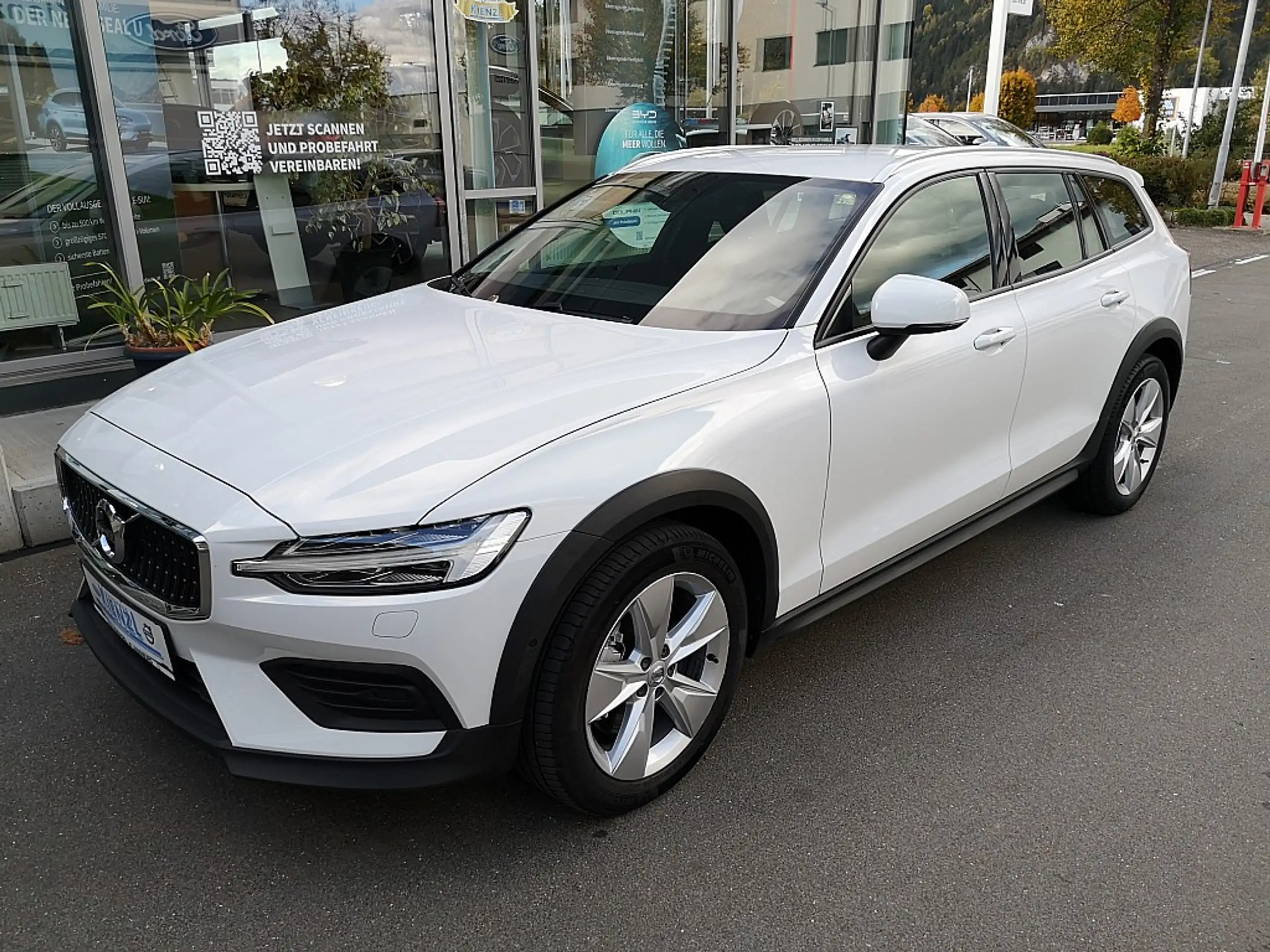 Volvo - V60 Cross Country