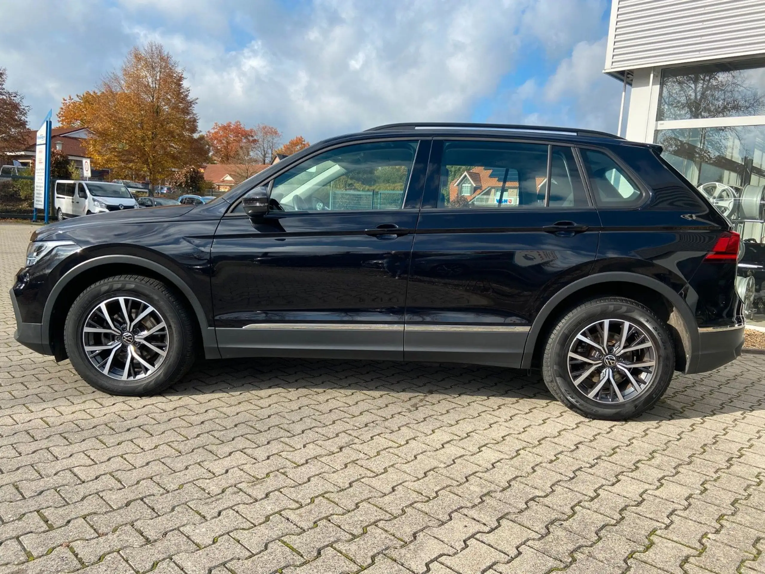 Volkswagen - Tiguan