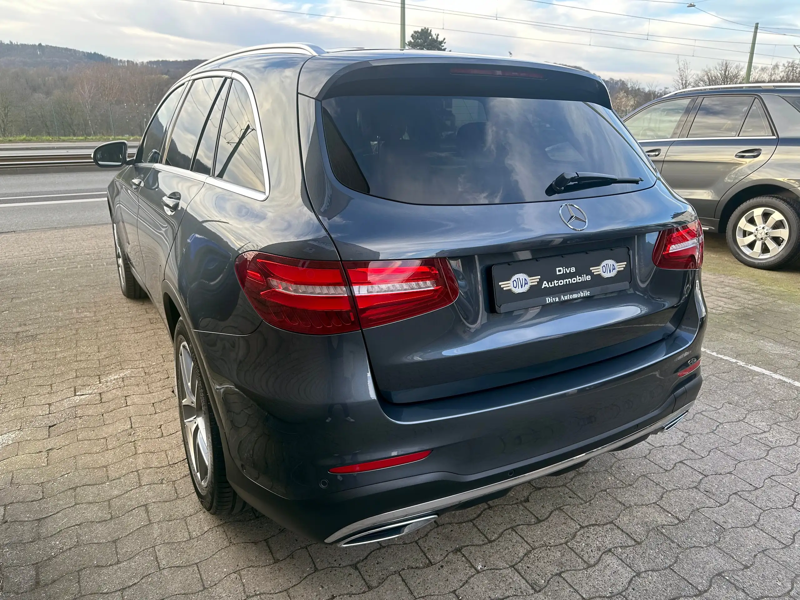 Mercedes-Benz - GLC 250