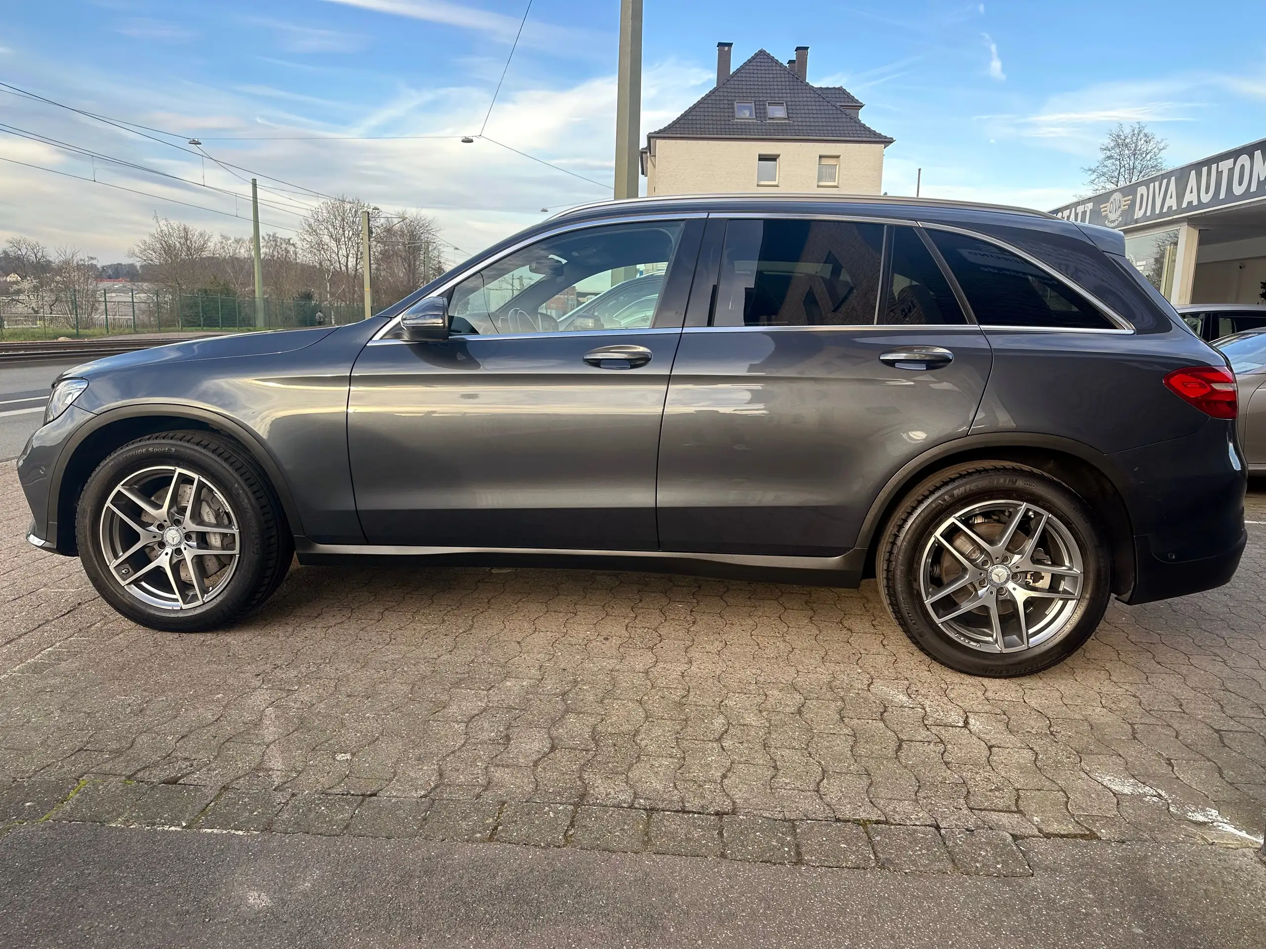 Mercedes-Benz - GLC 250