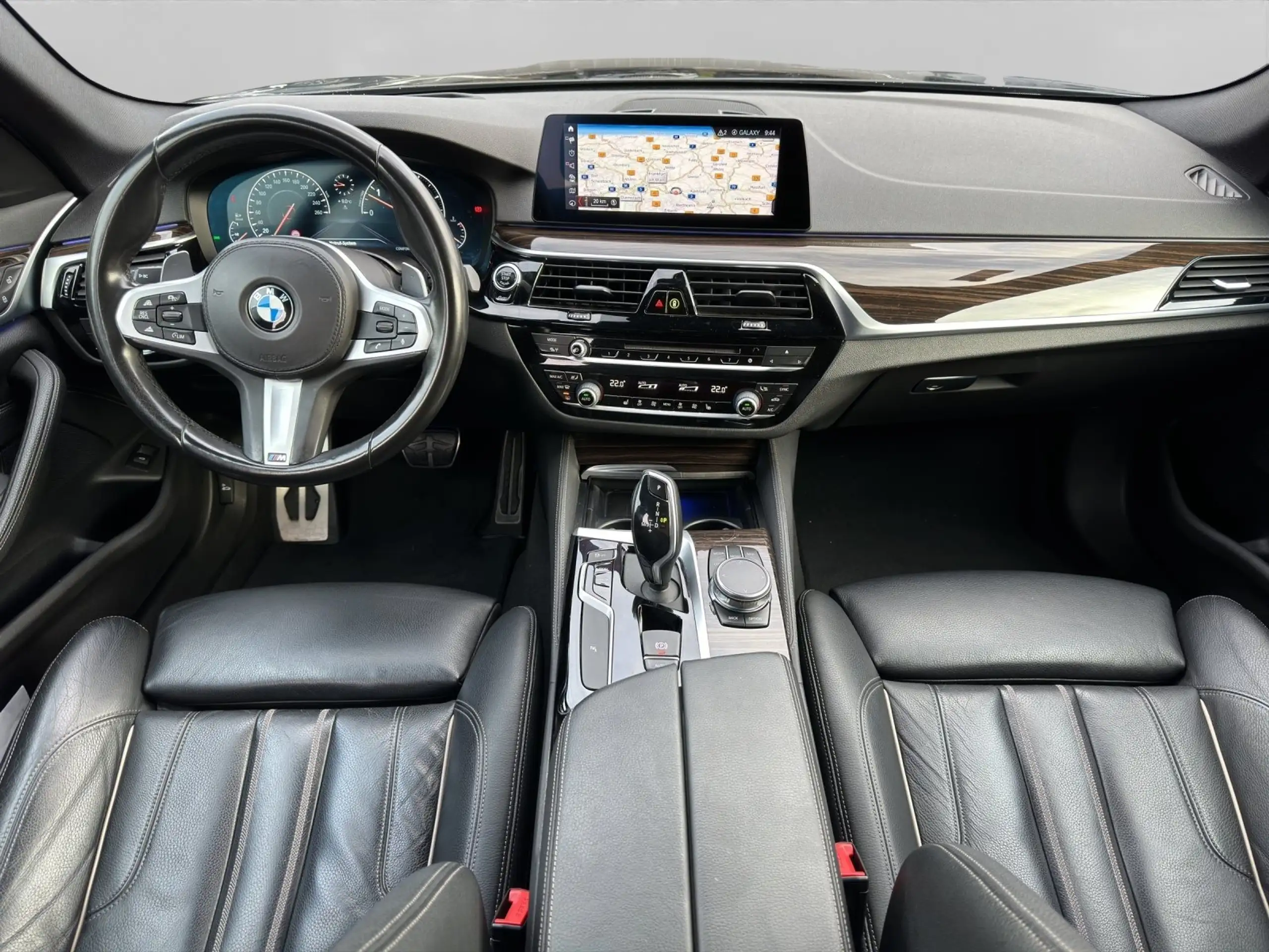 BMW - 530